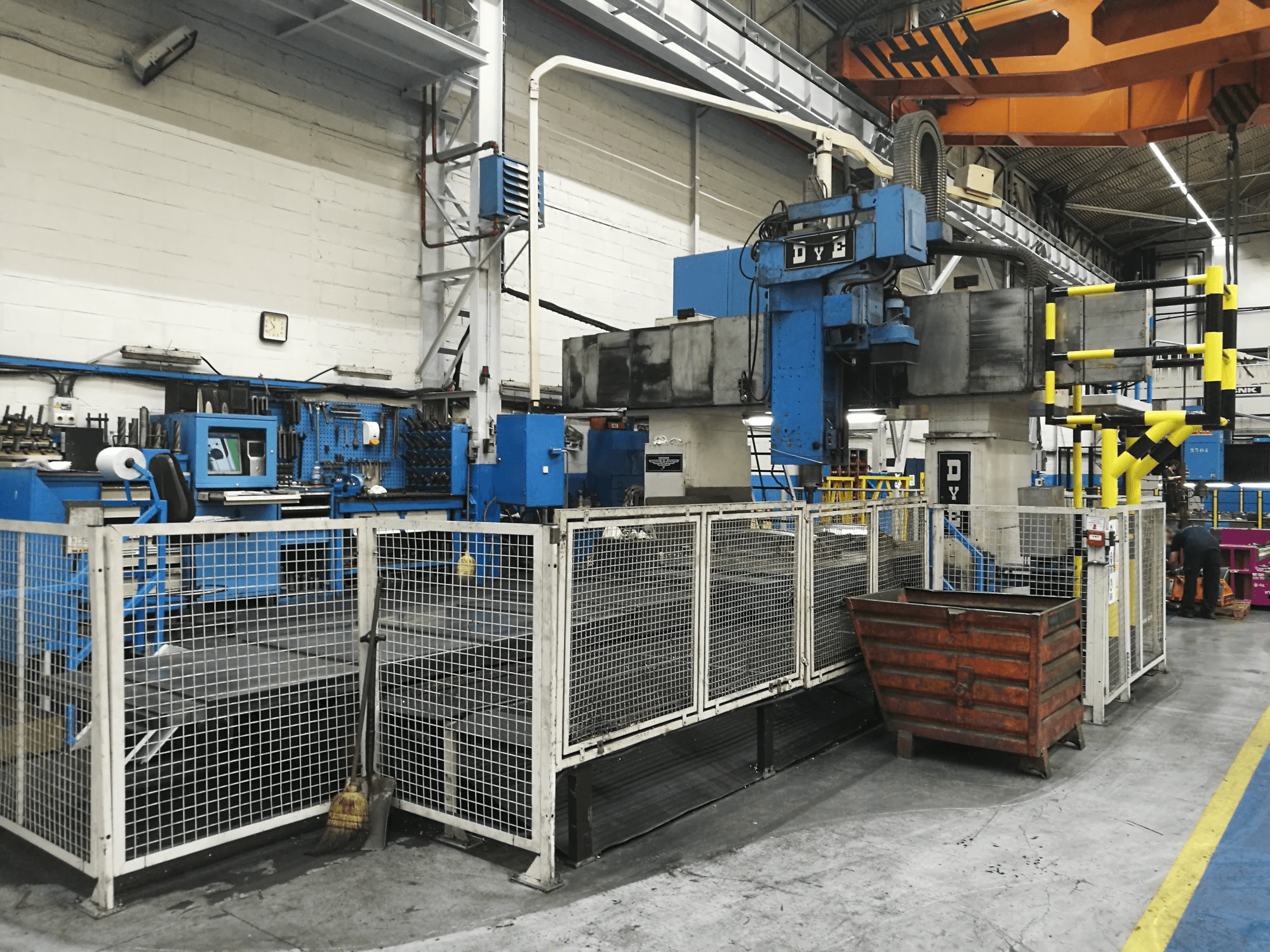 DYE-maskinen sedd från högerFPF-2-N/C