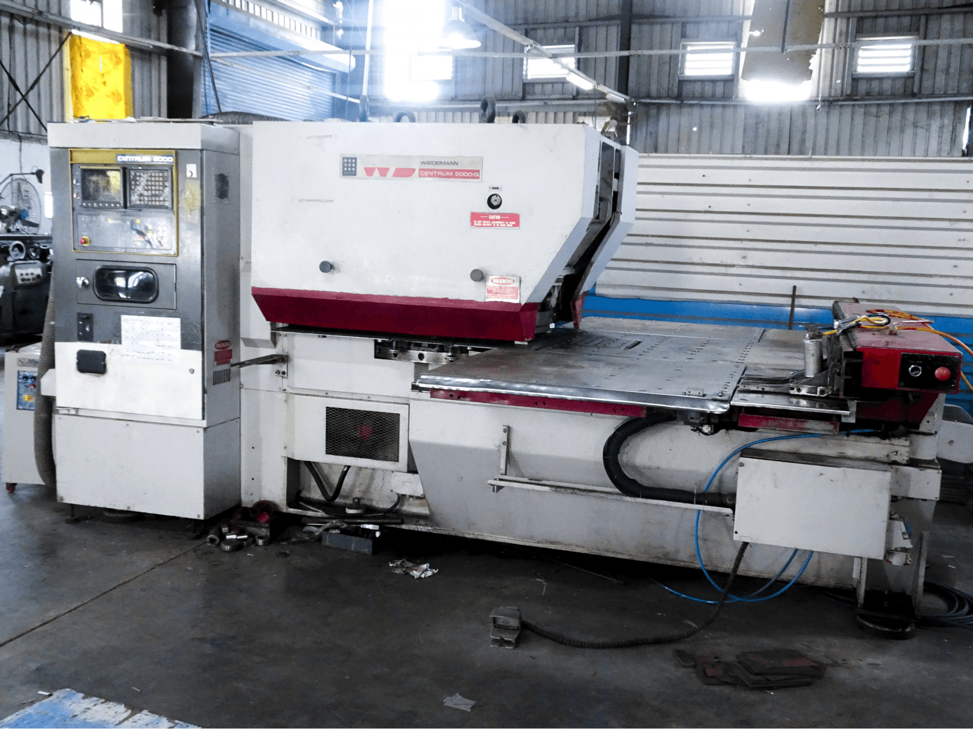 Murata Wiedemann-maskinen sedd från högerC-2000