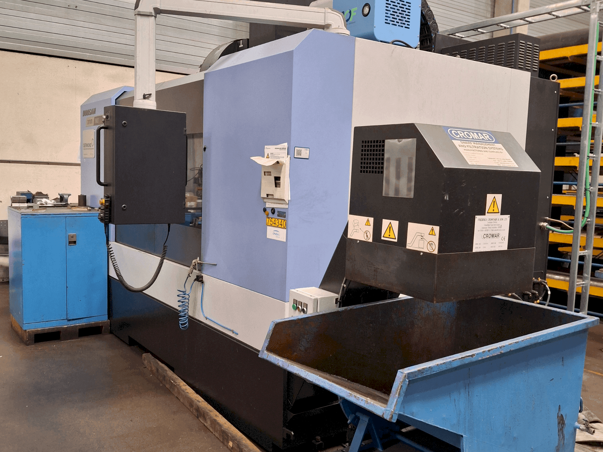 DOOSAN DNM 750 II-maskinen framifrån