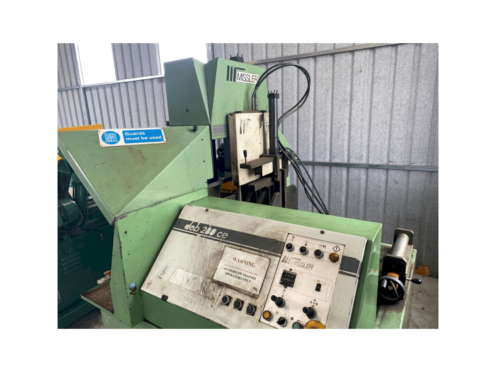 Missler Compucut DEB 280CE-maskinen framifrån