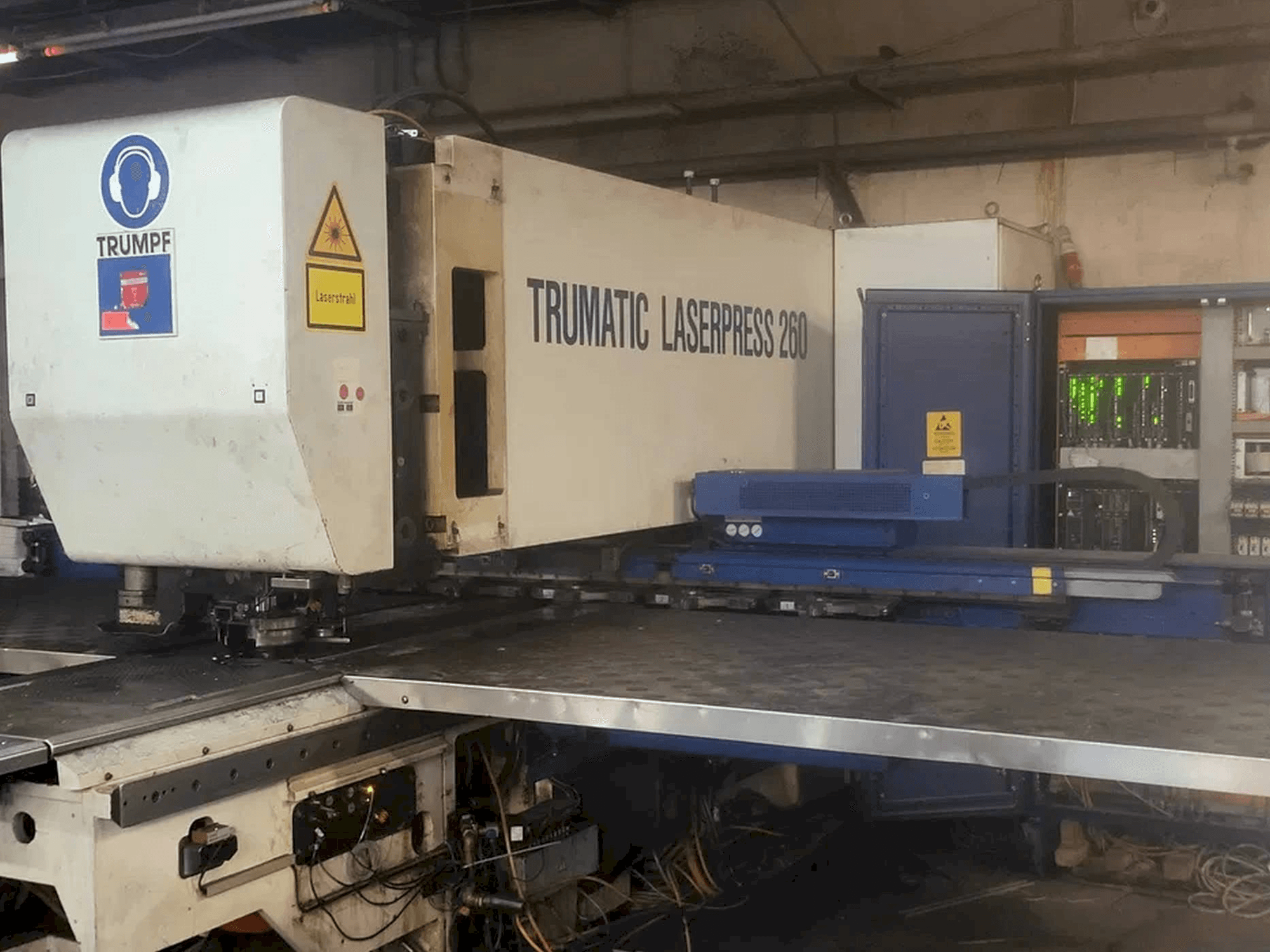Trumpf Trumatic 260-maskinen framifrån