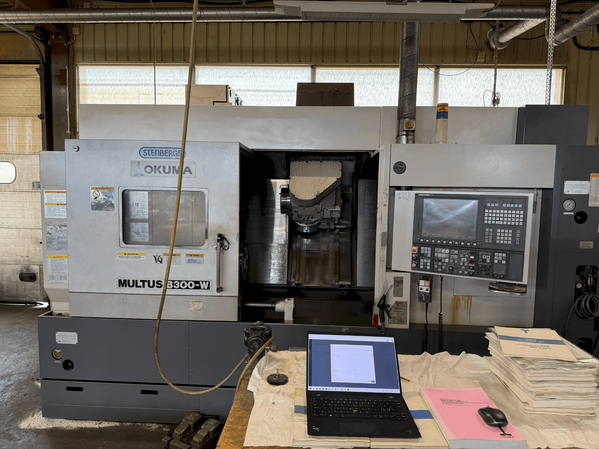 Okuma Multus B300-W-maskinen framifrån