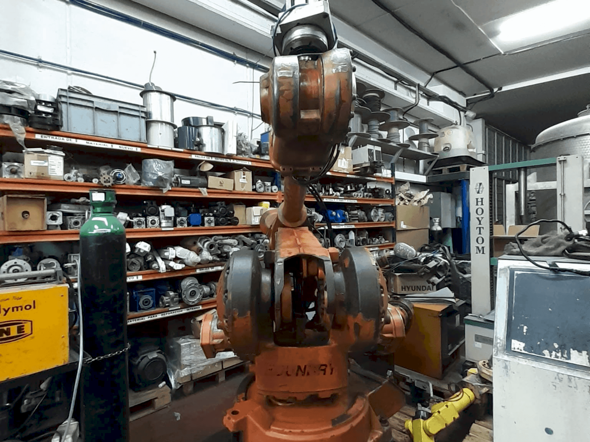 ABB IRB 4400 (2018)-maskinen framifrån