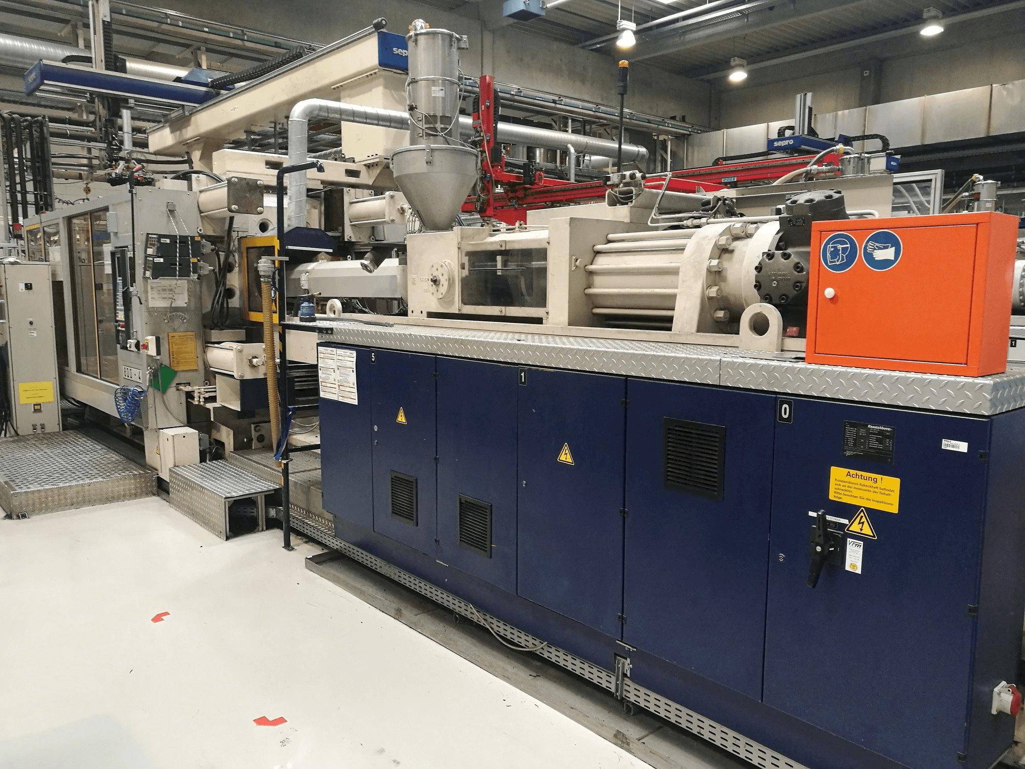 Krauss Maffei 800-5000 MC-maskinen framifrån
