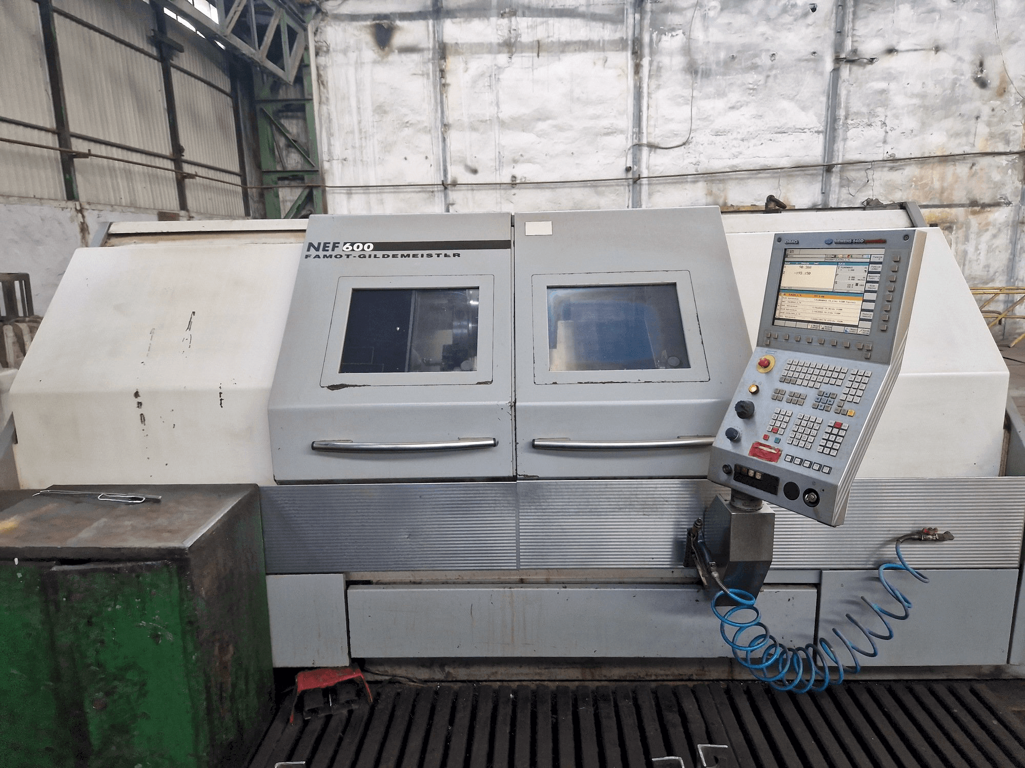DMG GILDEMEISTER NEF 600-maskinen framifrån