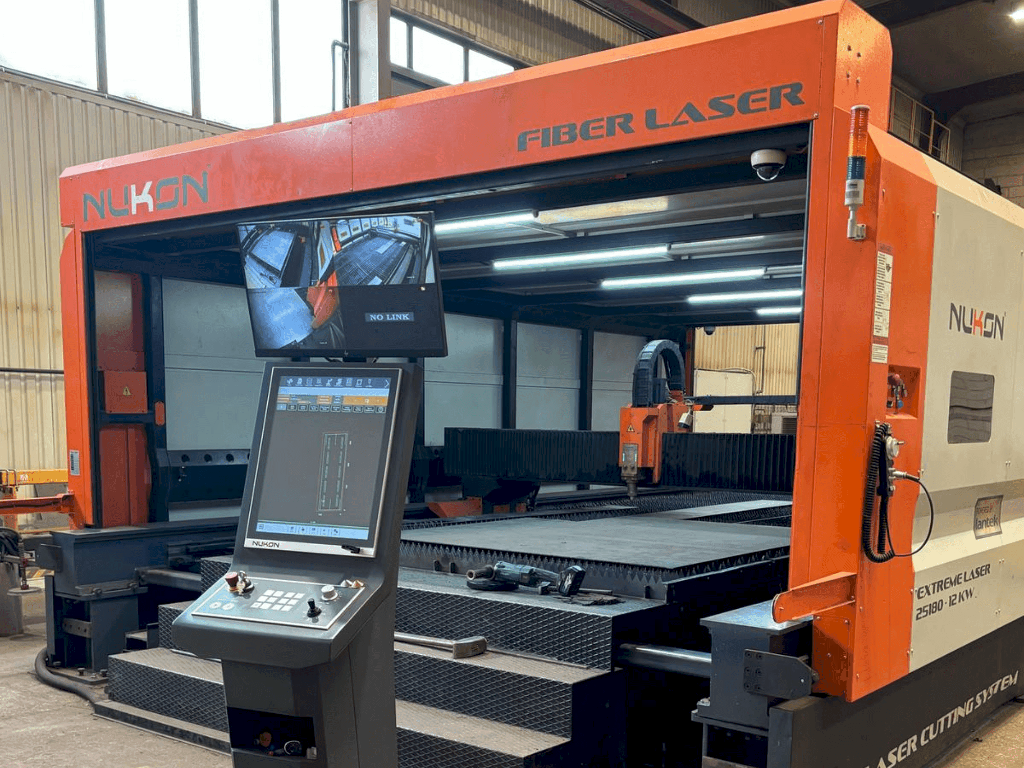 NUKON Fiber Laser Extreme 30250-maskinen framifrån