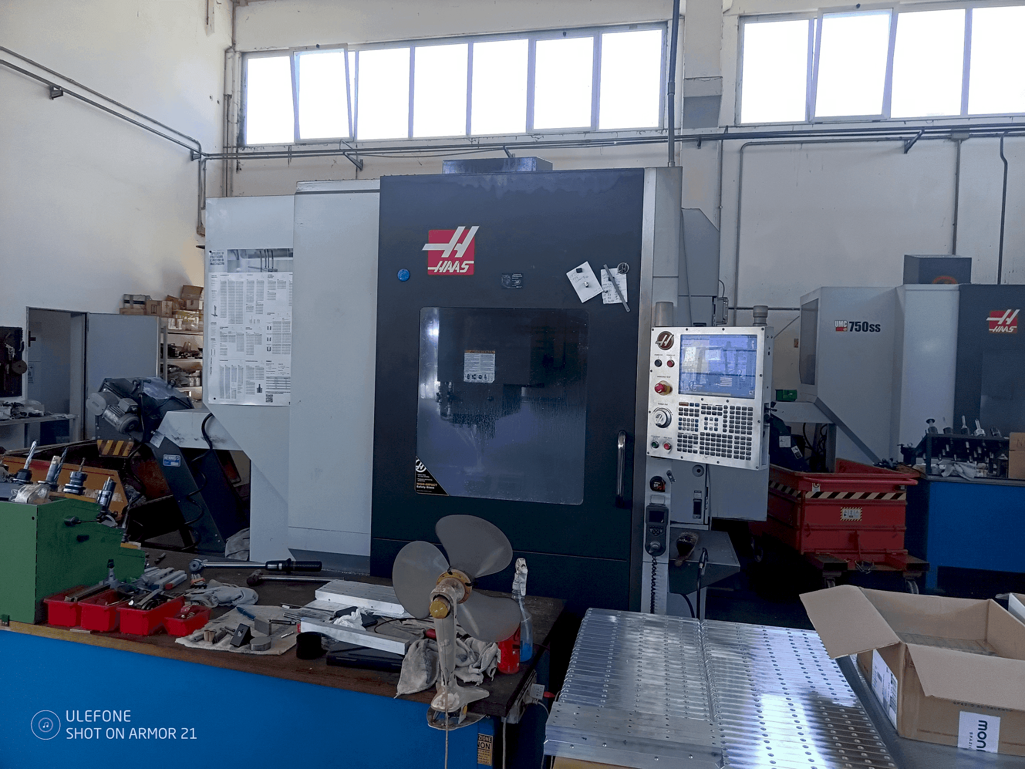 HAAS UMC 750SS-maskinen framifrån