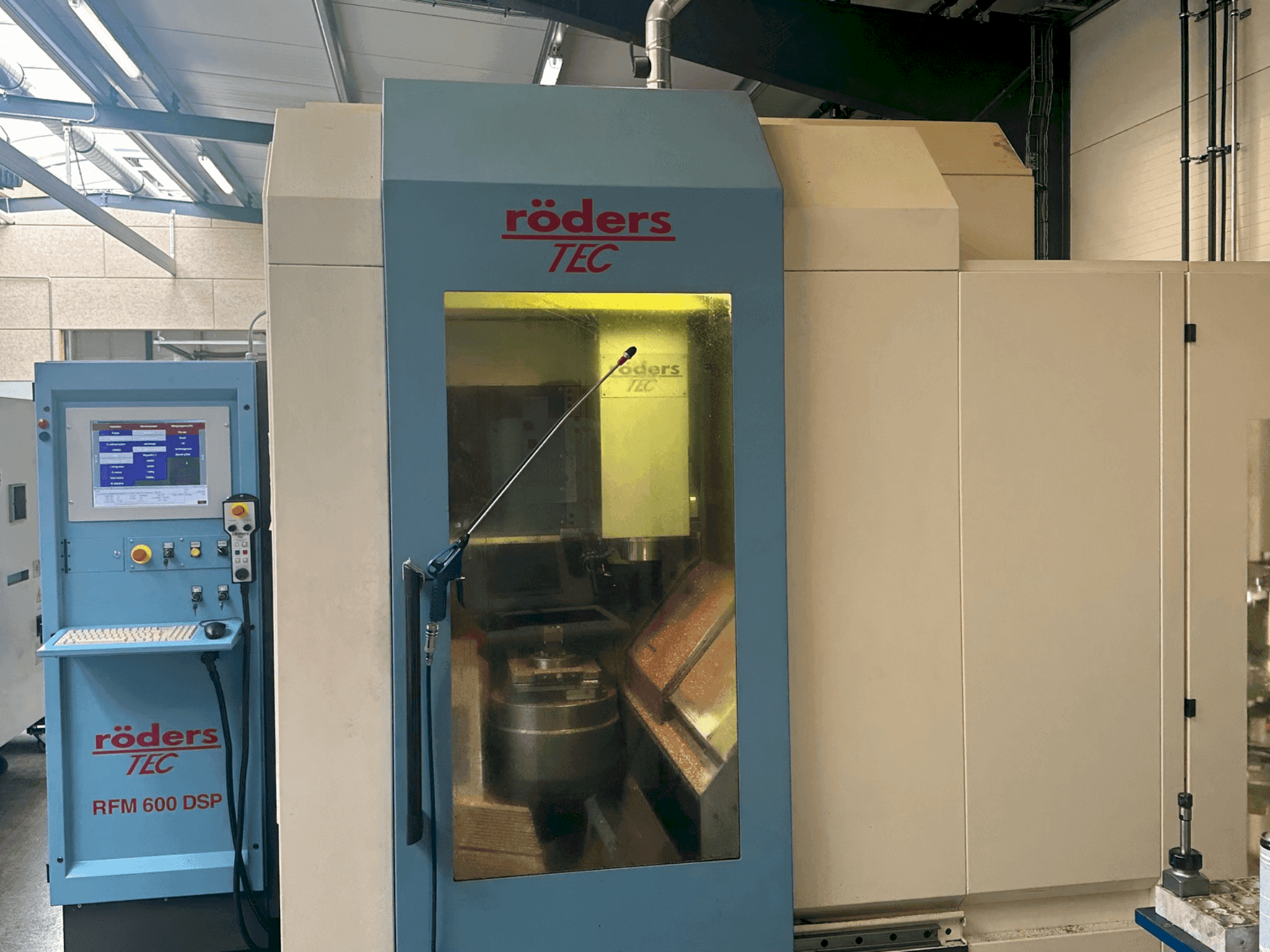 Roders RFM 600 DSP-maskinen framifrån