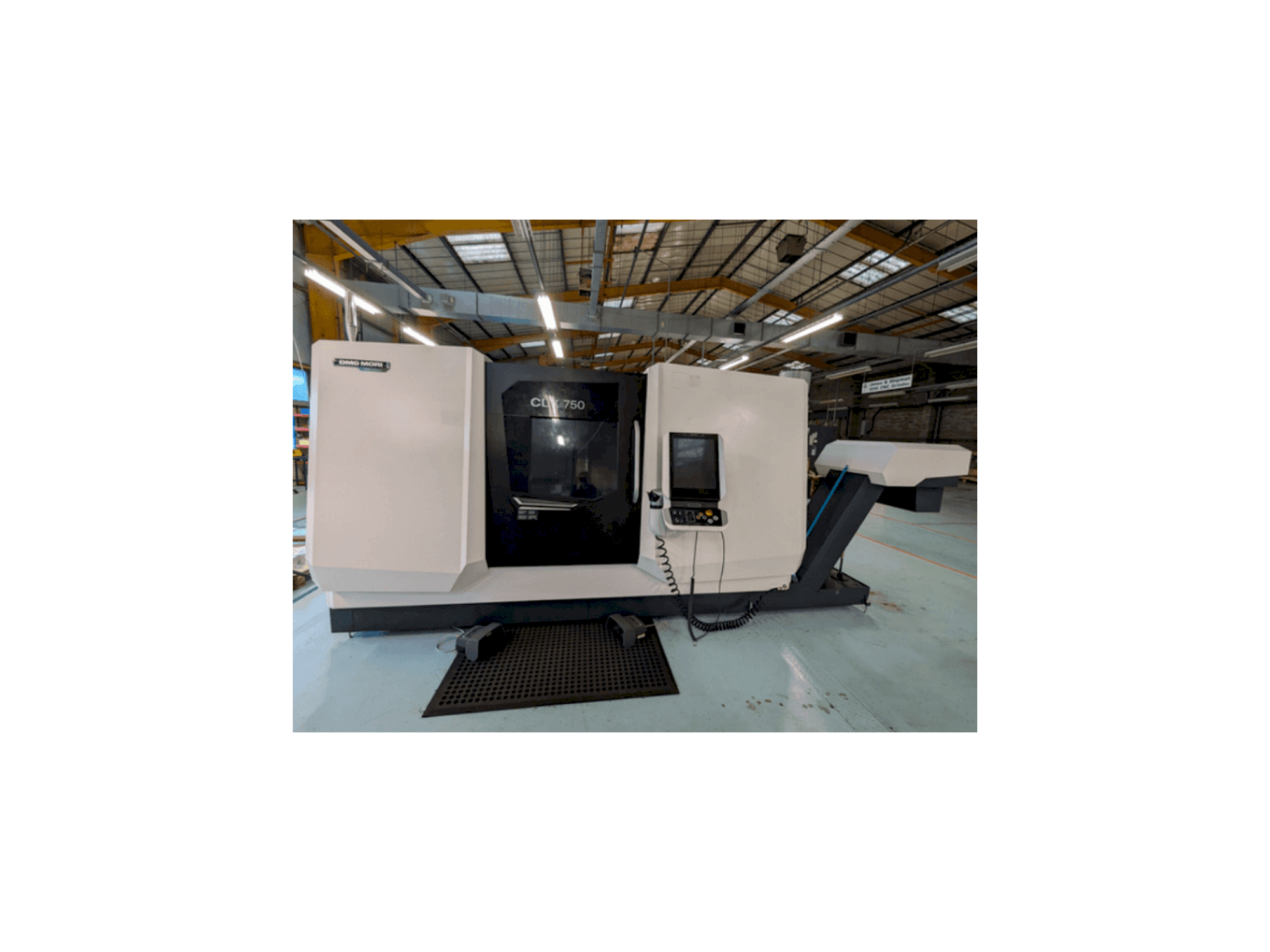 DMG MORI CLX750 V4-maskinen framifrån