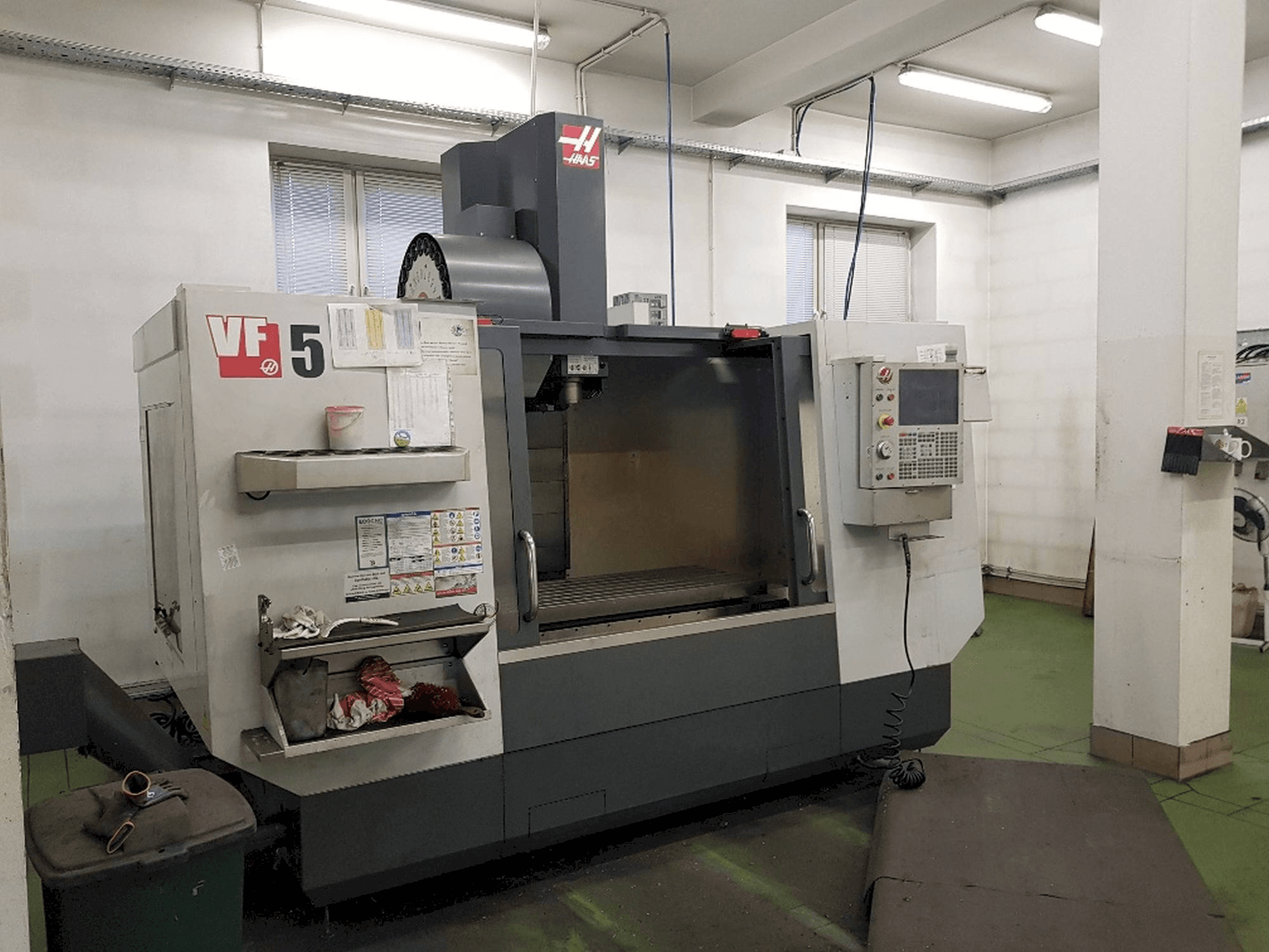 HAAS VF-5/40-maskinen framifrån