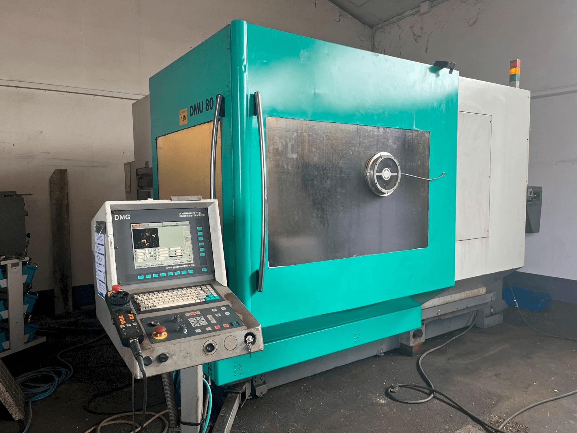 DMG Deckel Maho DMU 80 P-maskinen framifrån