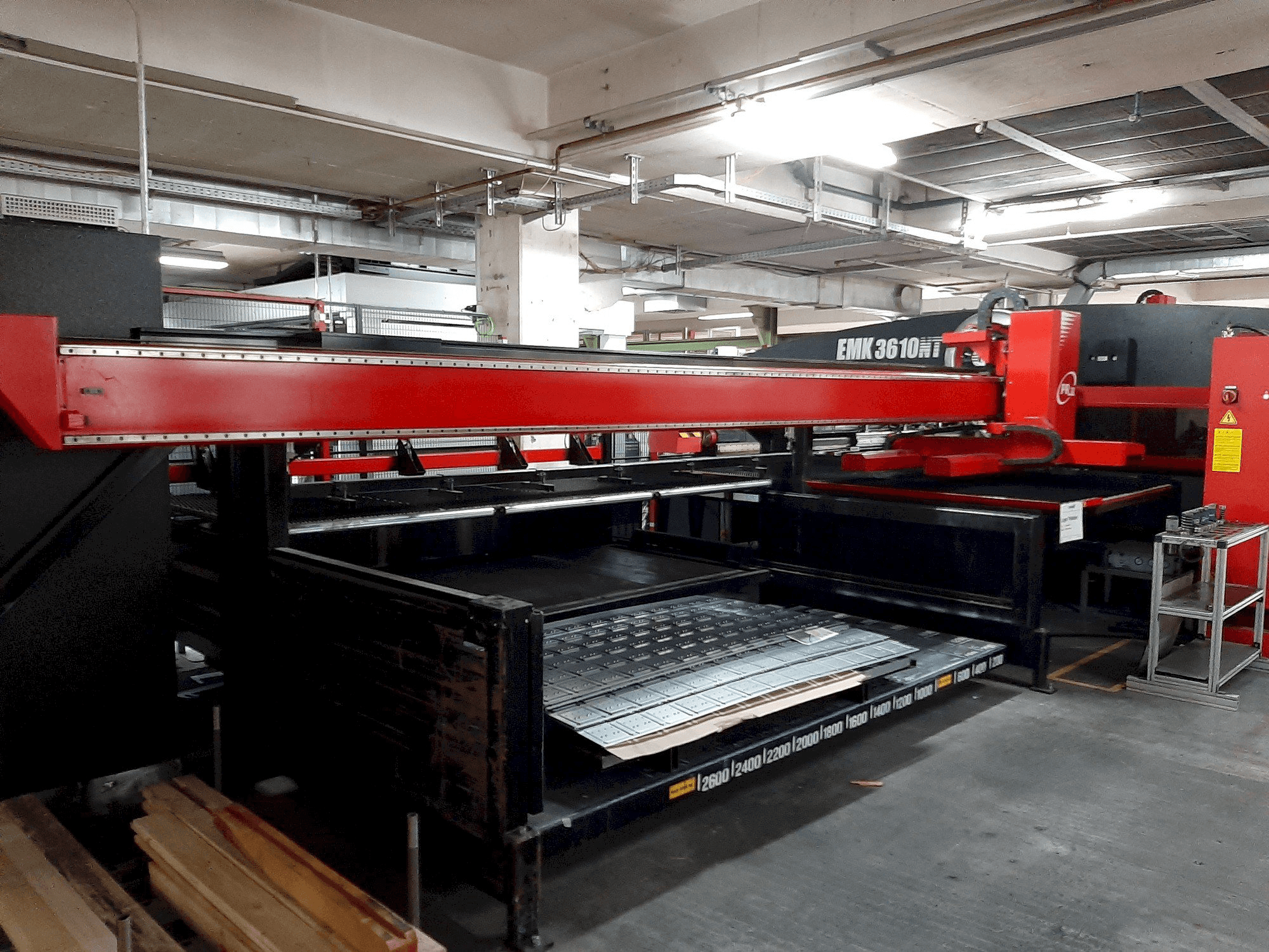 AMADA EMK 3610NT-maskinen framifrån