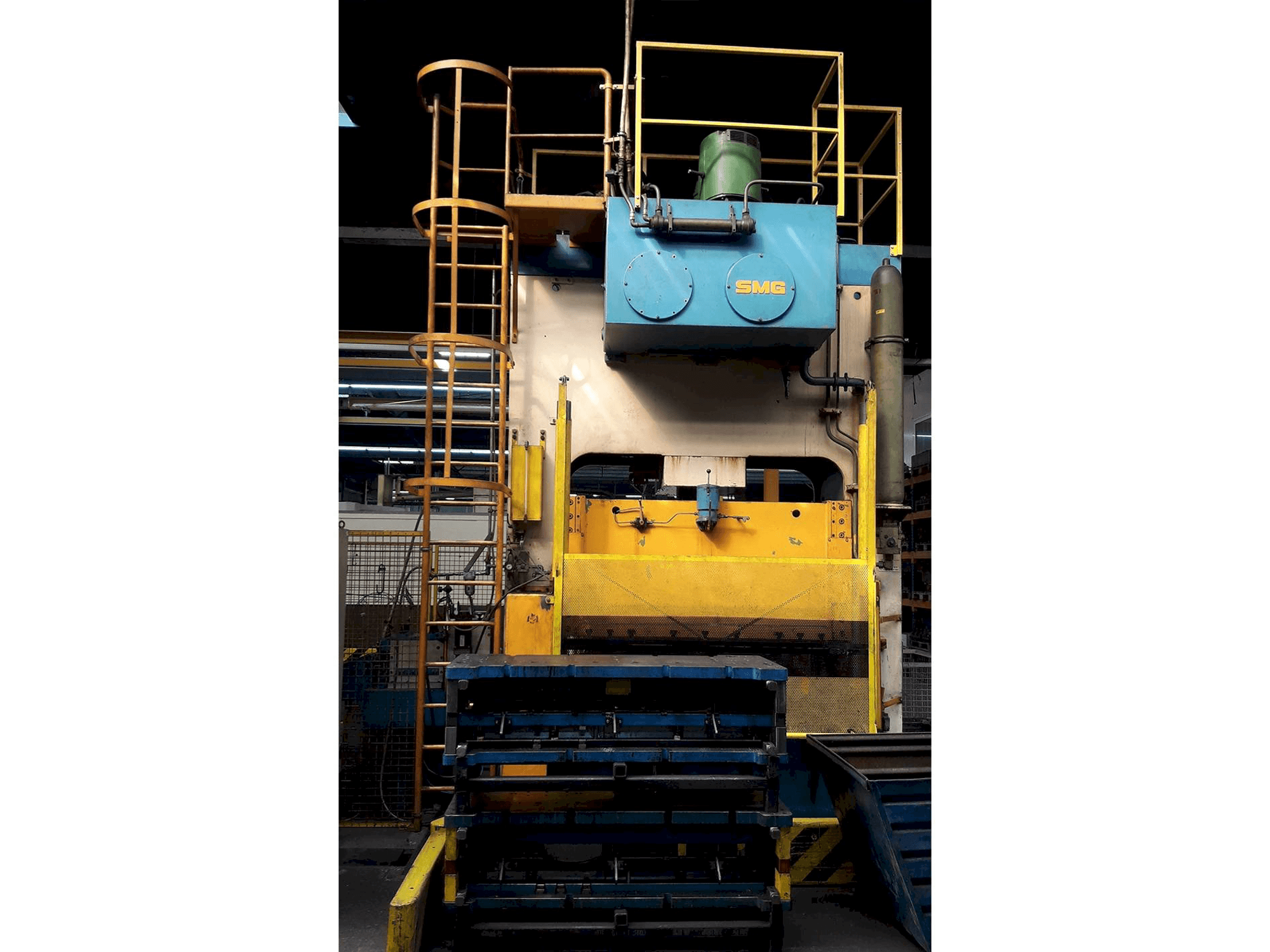 SMG SCHULER DS 200 + Z 60-maskinen framifrån