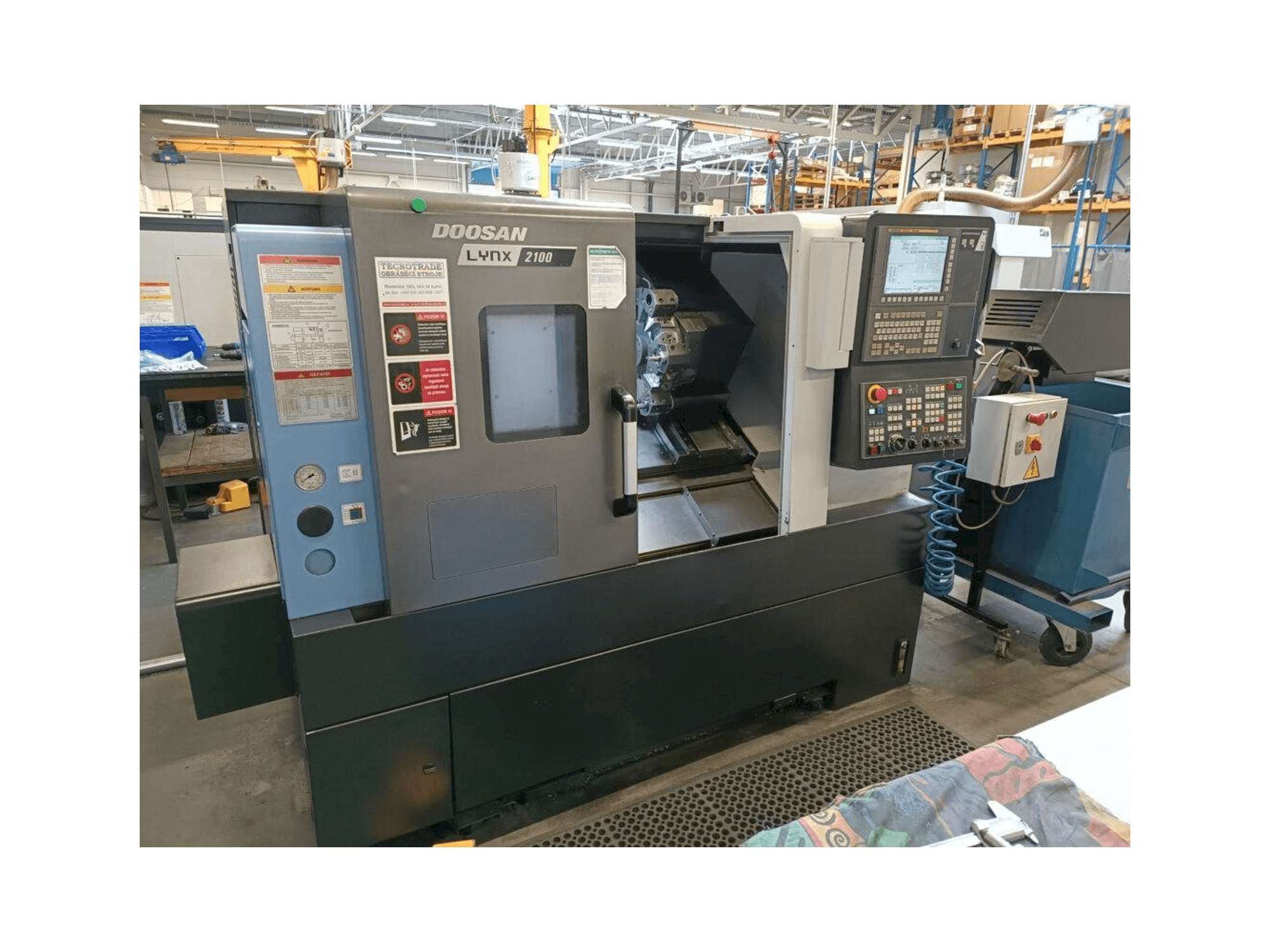 DOOSAN Lynx 2100A-maskinen framifrån