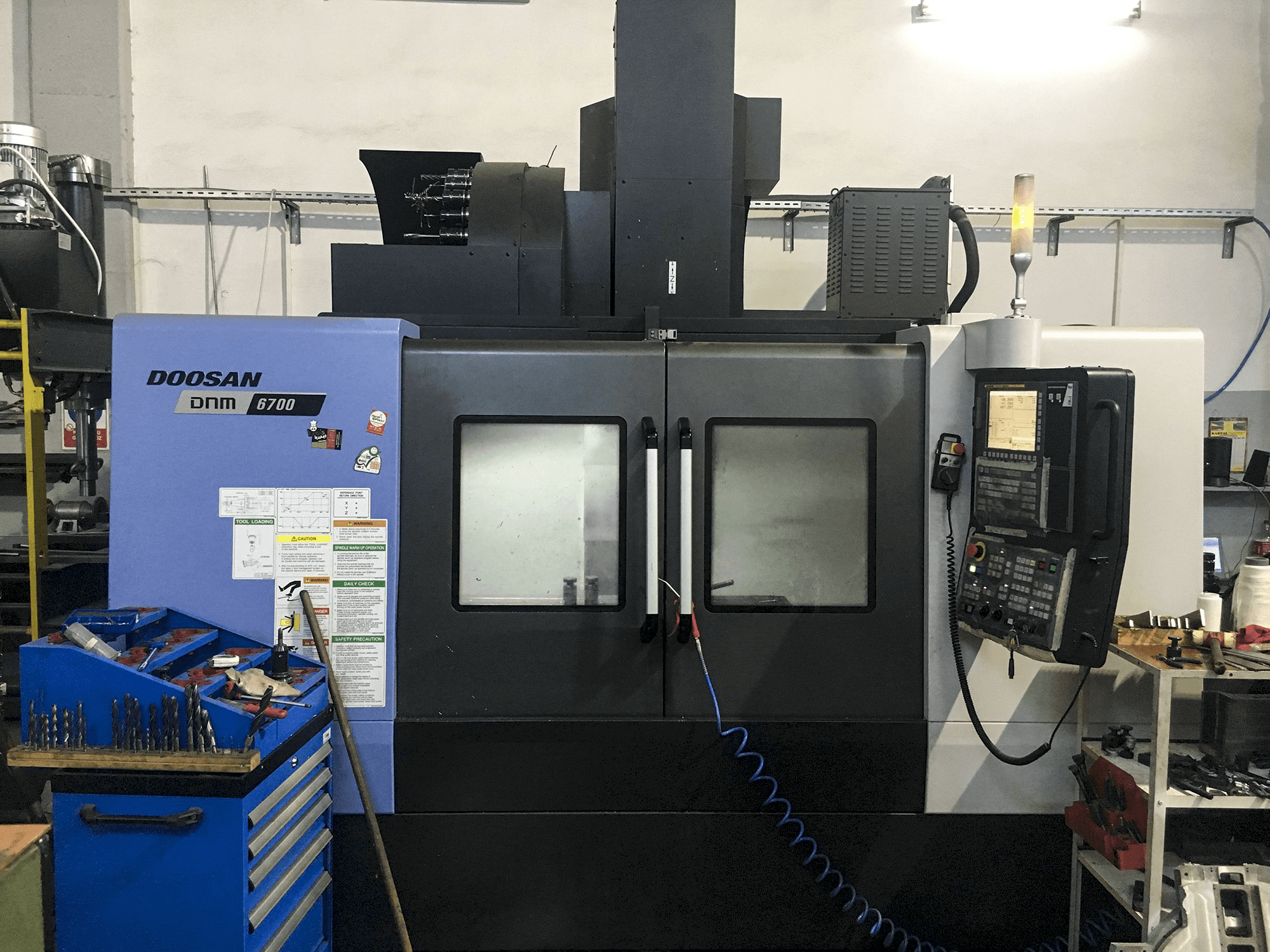 Doosan-maskinen framifrånDNM 6700