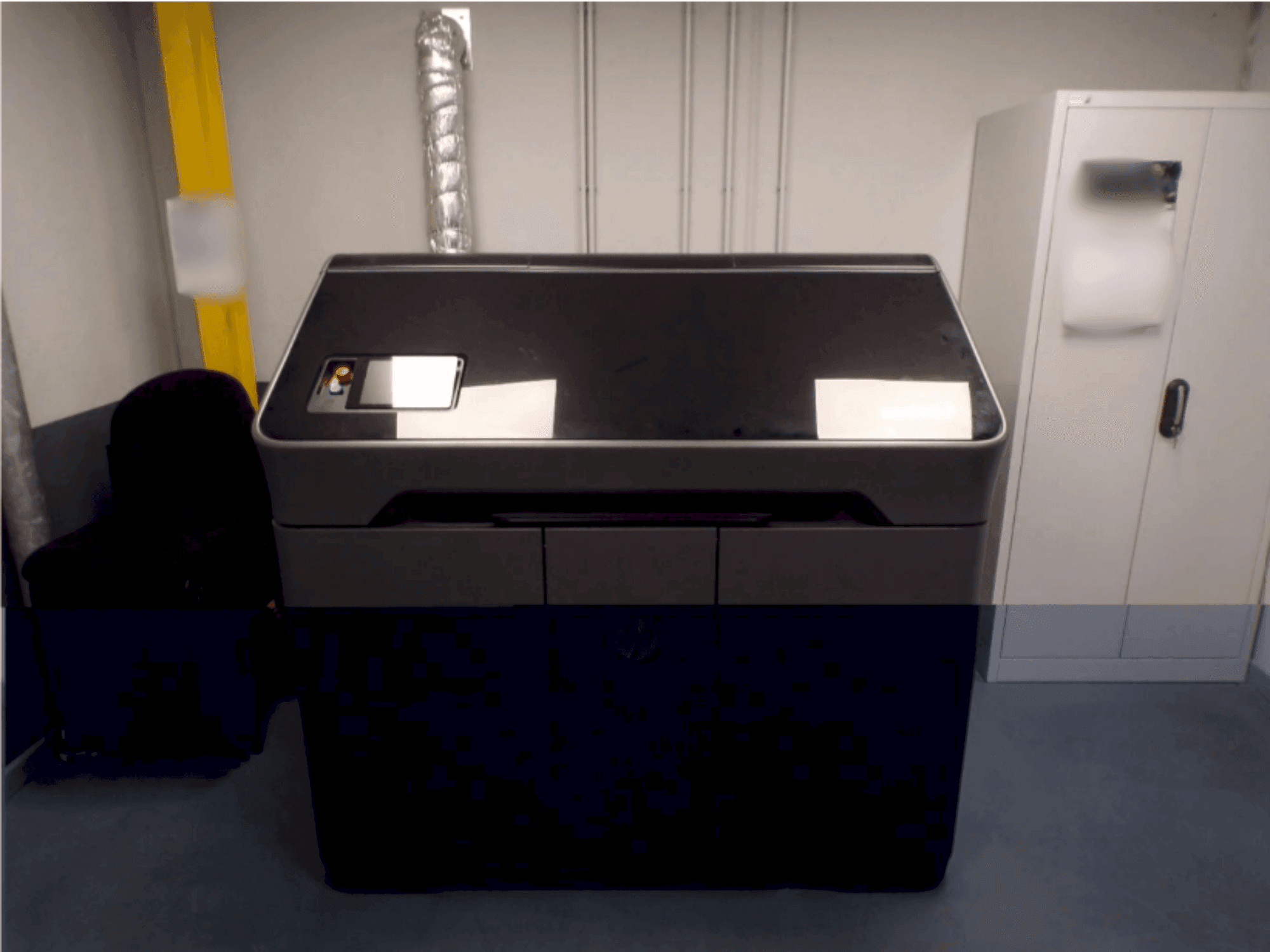 HP Jet Fusion MJF 580 color-maskinen framifrån