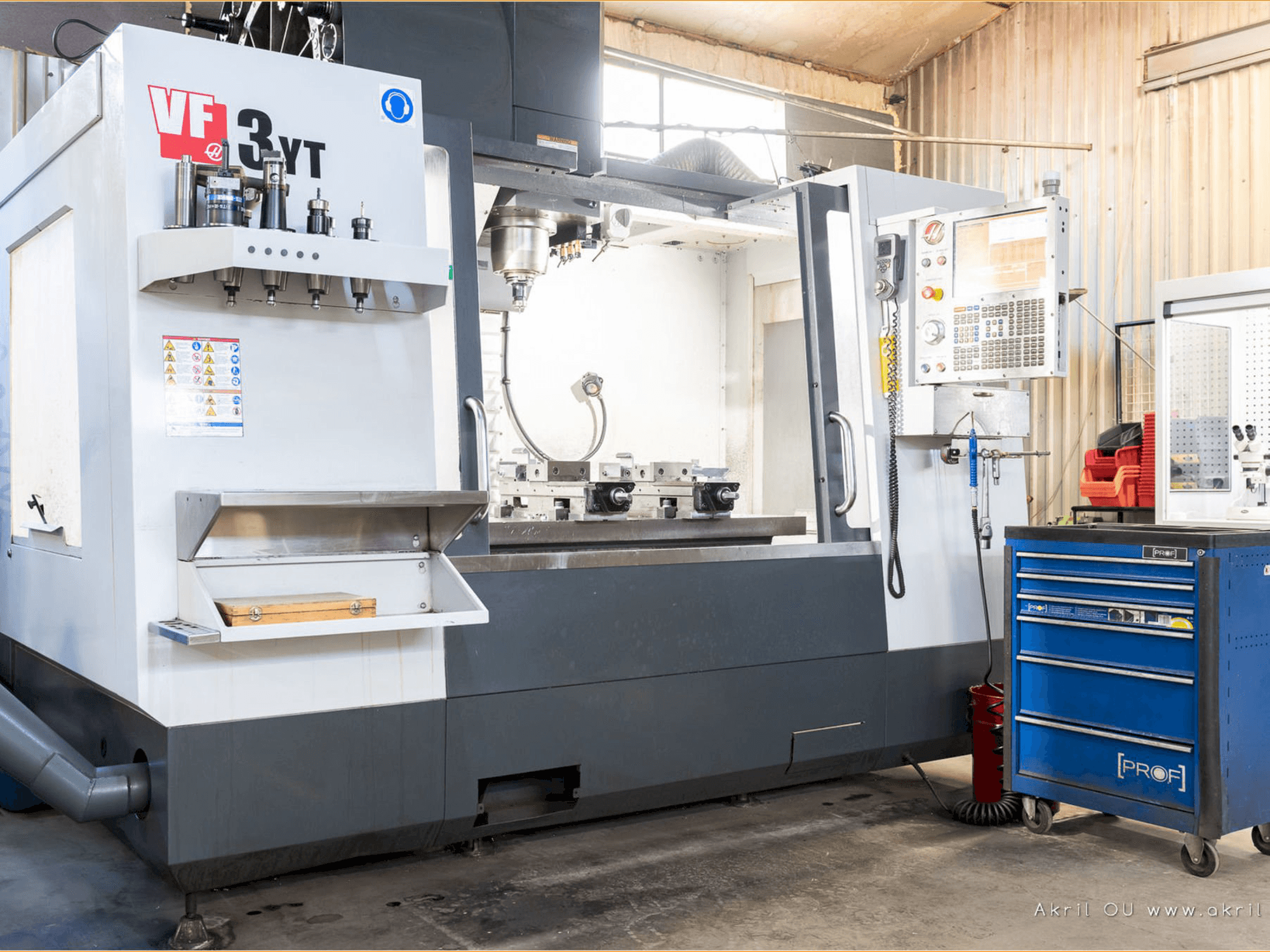 HAAS VF3-YT/50-maskinen framifrån