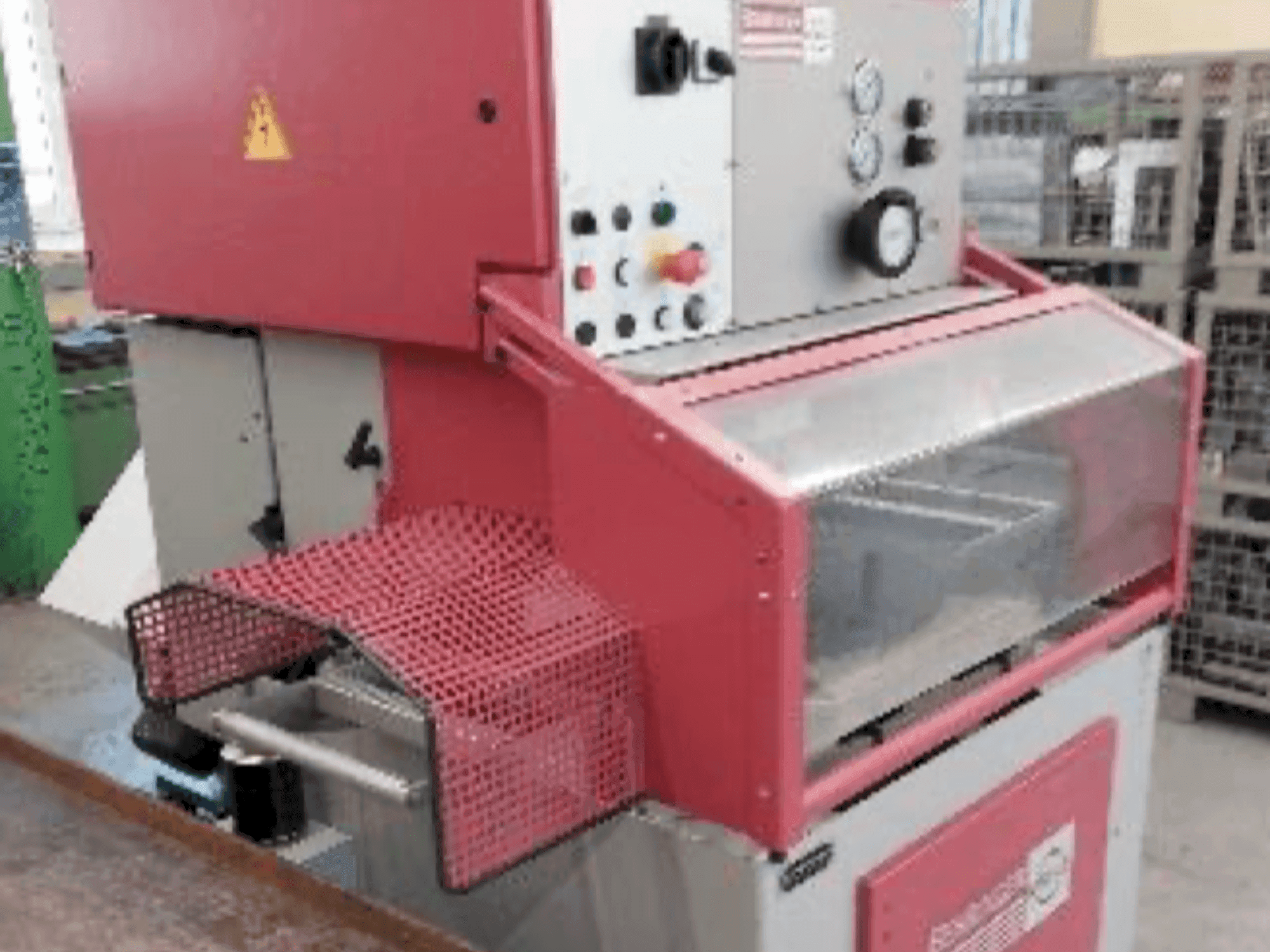 Behringer EISELE PSU 450 H-maskinen framifrån