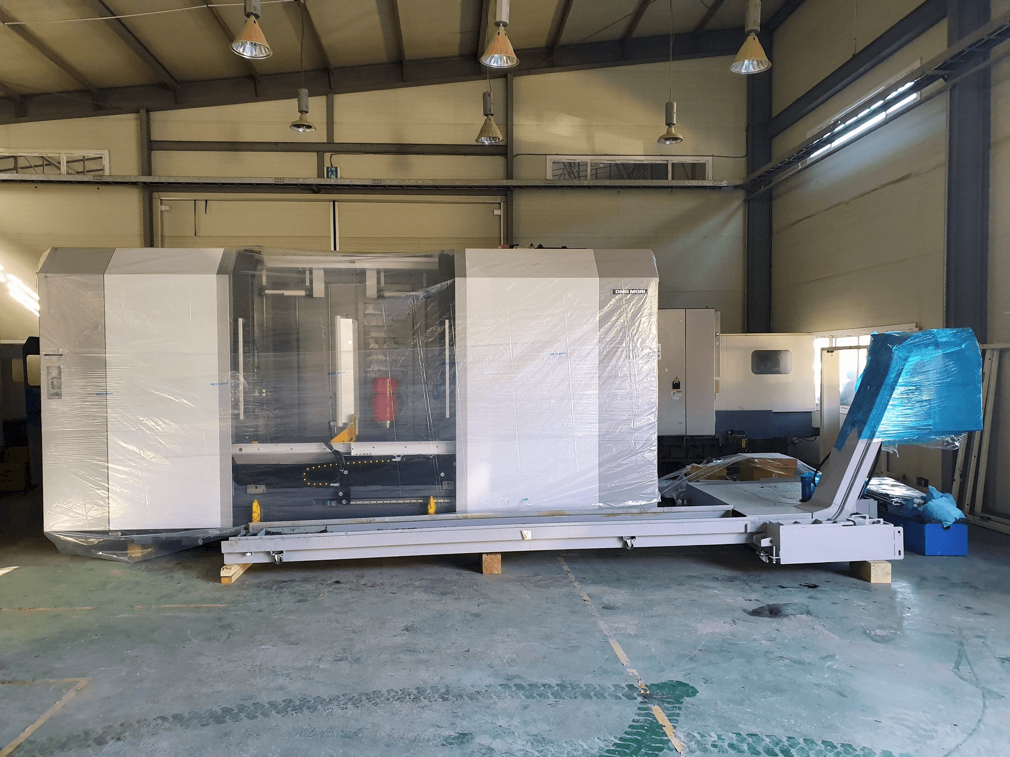 DMG MORI NT4300DCG/1500-maskinen framifrån