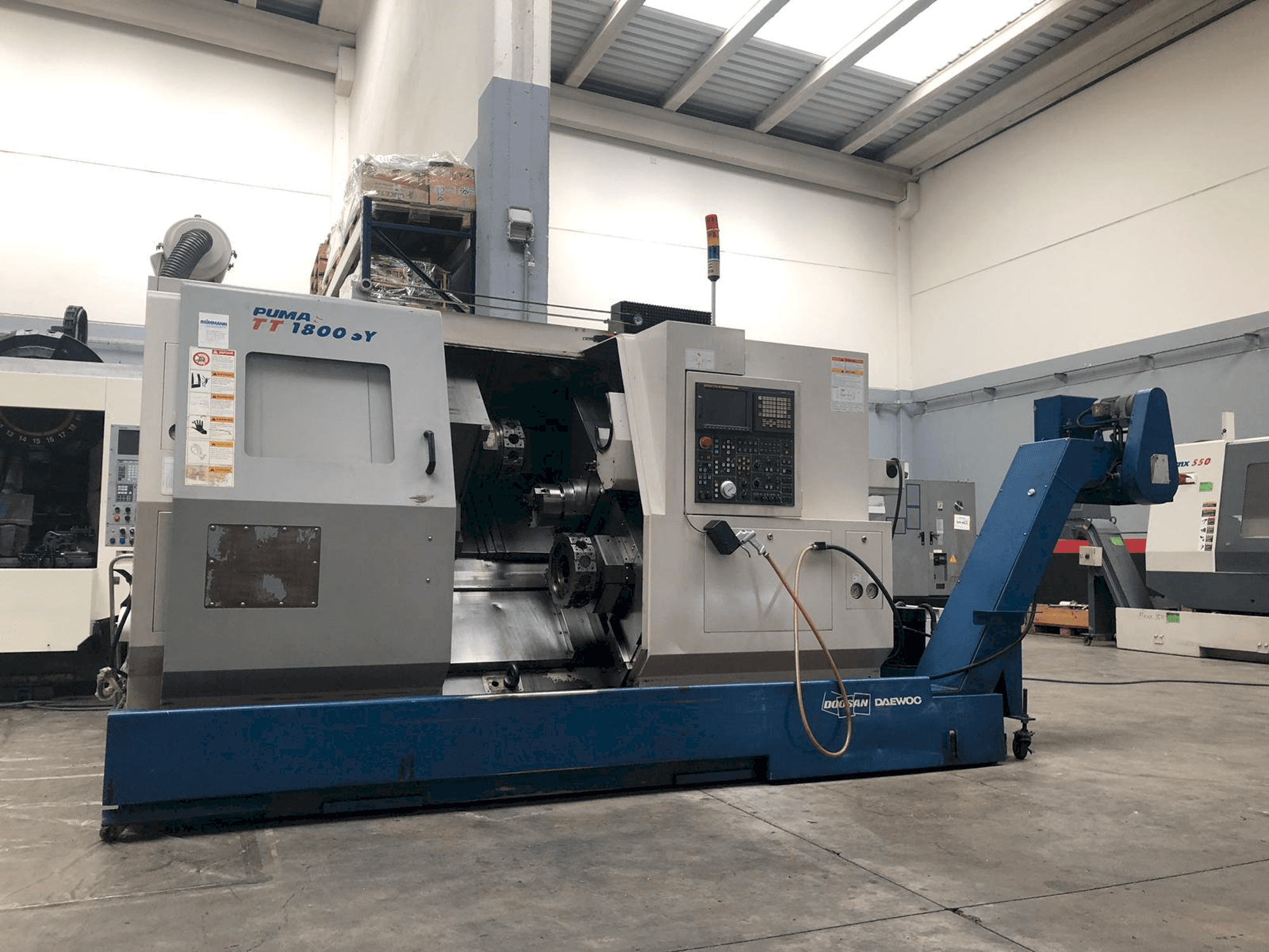Doosan Puma TT1800SY-maskinen framifrån