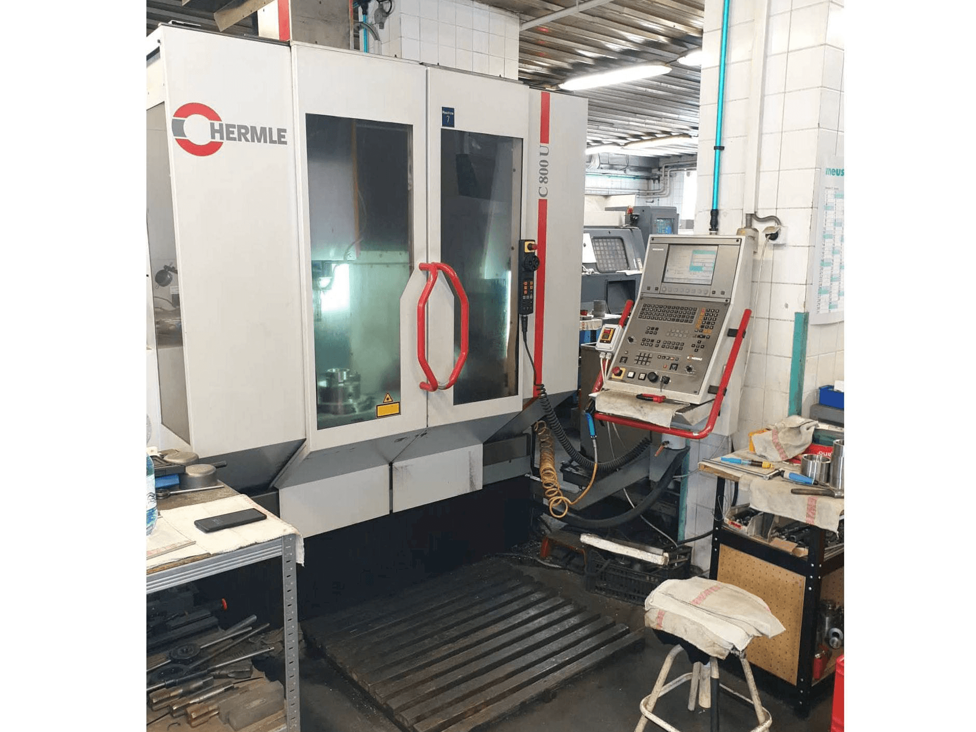 HERMLE C800 U-maskinen framifrån