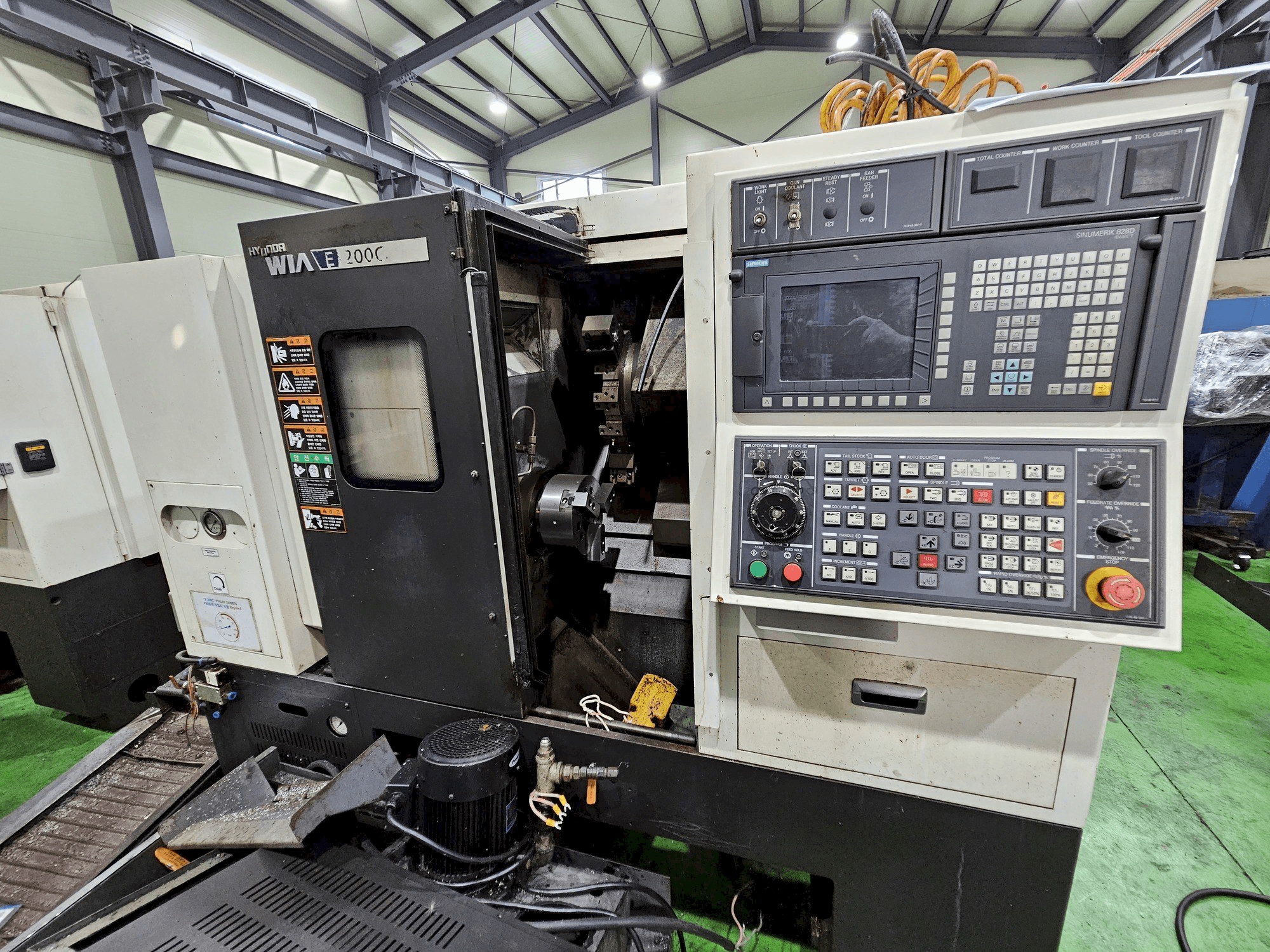 Hyundai Wia E200C-maskinen framifrån