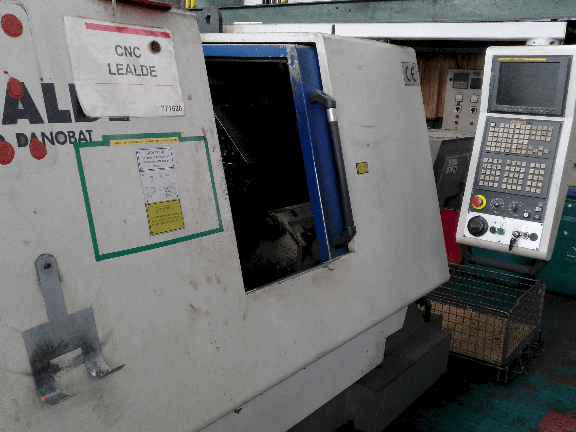 Lealde TNC 10-maskinen framifrån