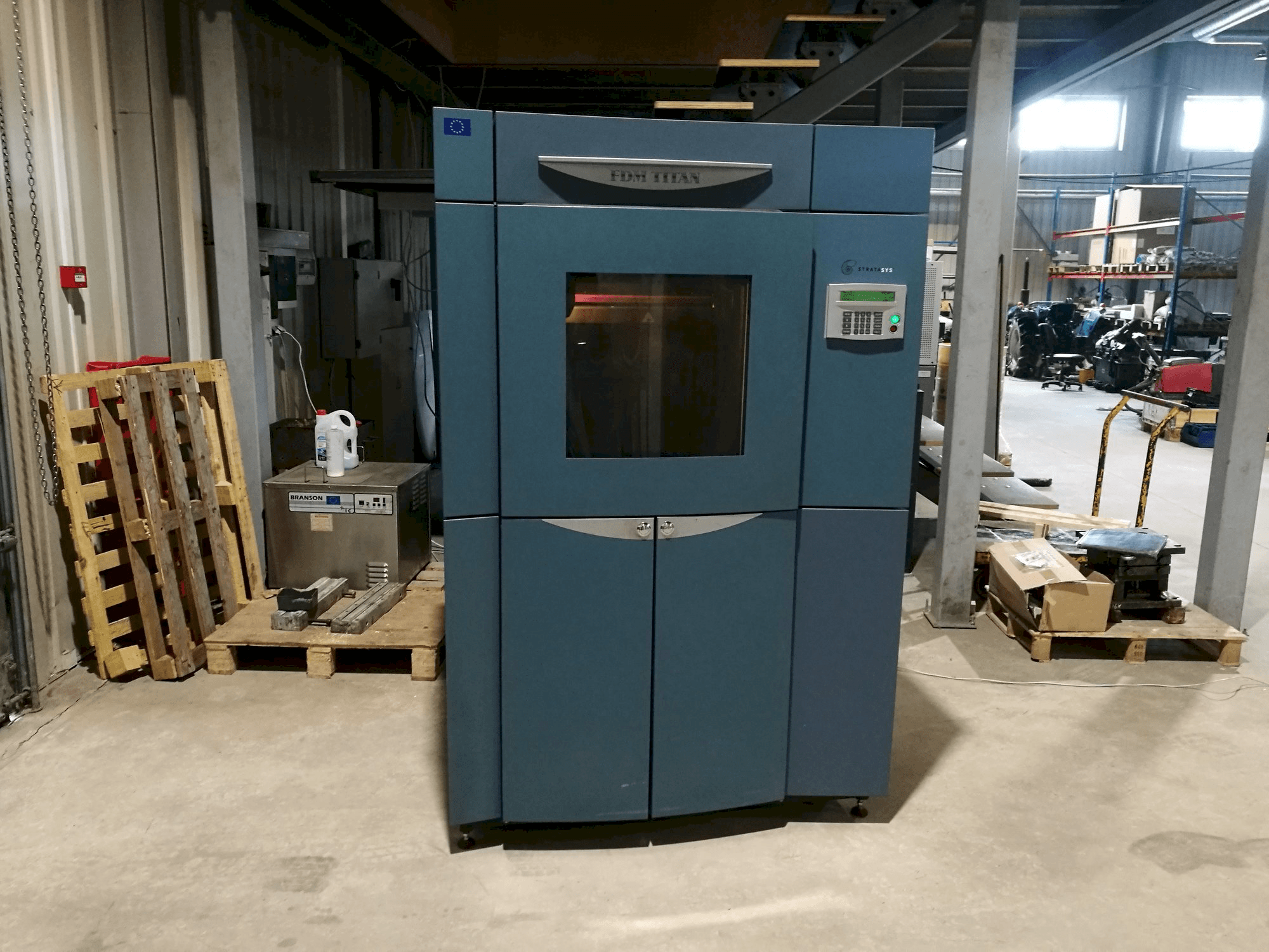 Stratasys FDM Titan-maskinen framifrån