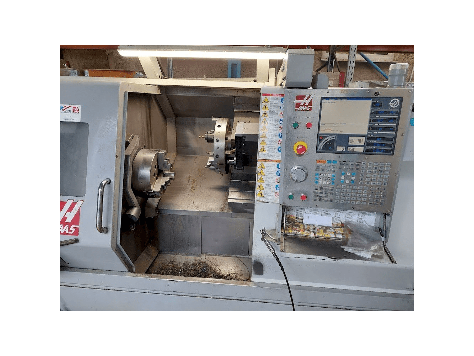 HAAS SL-30TBHE-maskinen framifrån