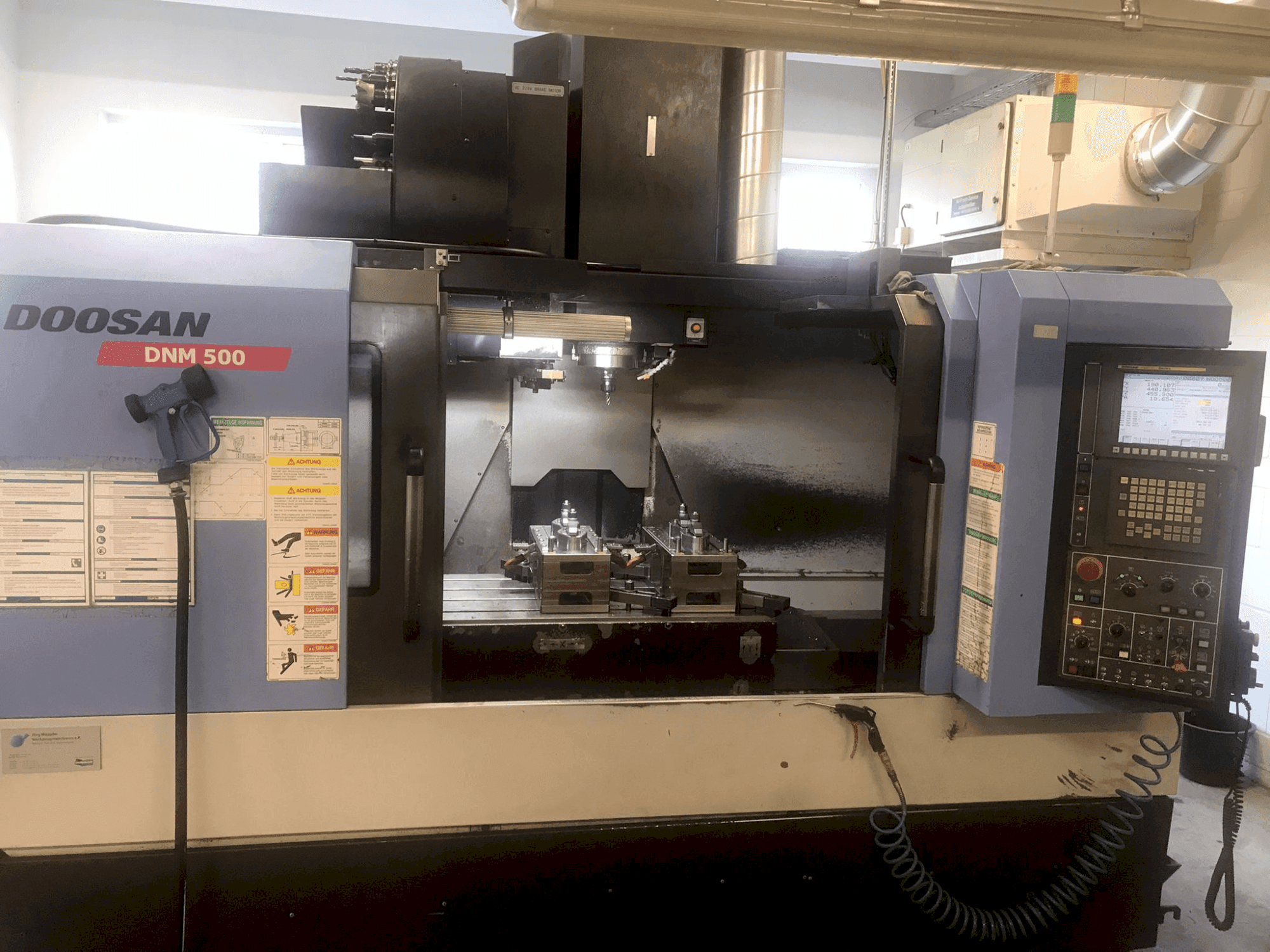 DOOSAN DNM 500-maskinen framifrån
