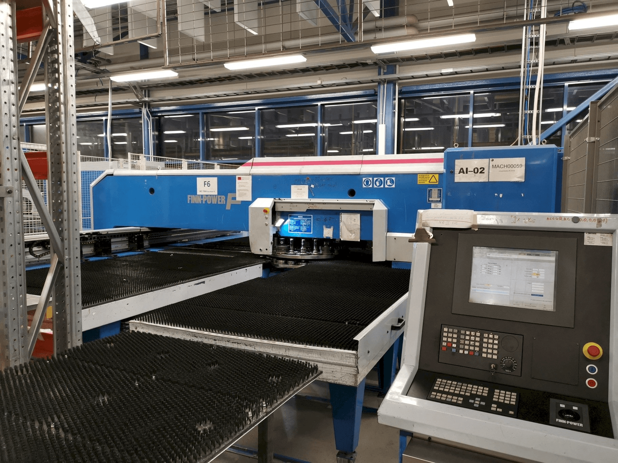 Finn-Power F6SU-maskinen framifrån