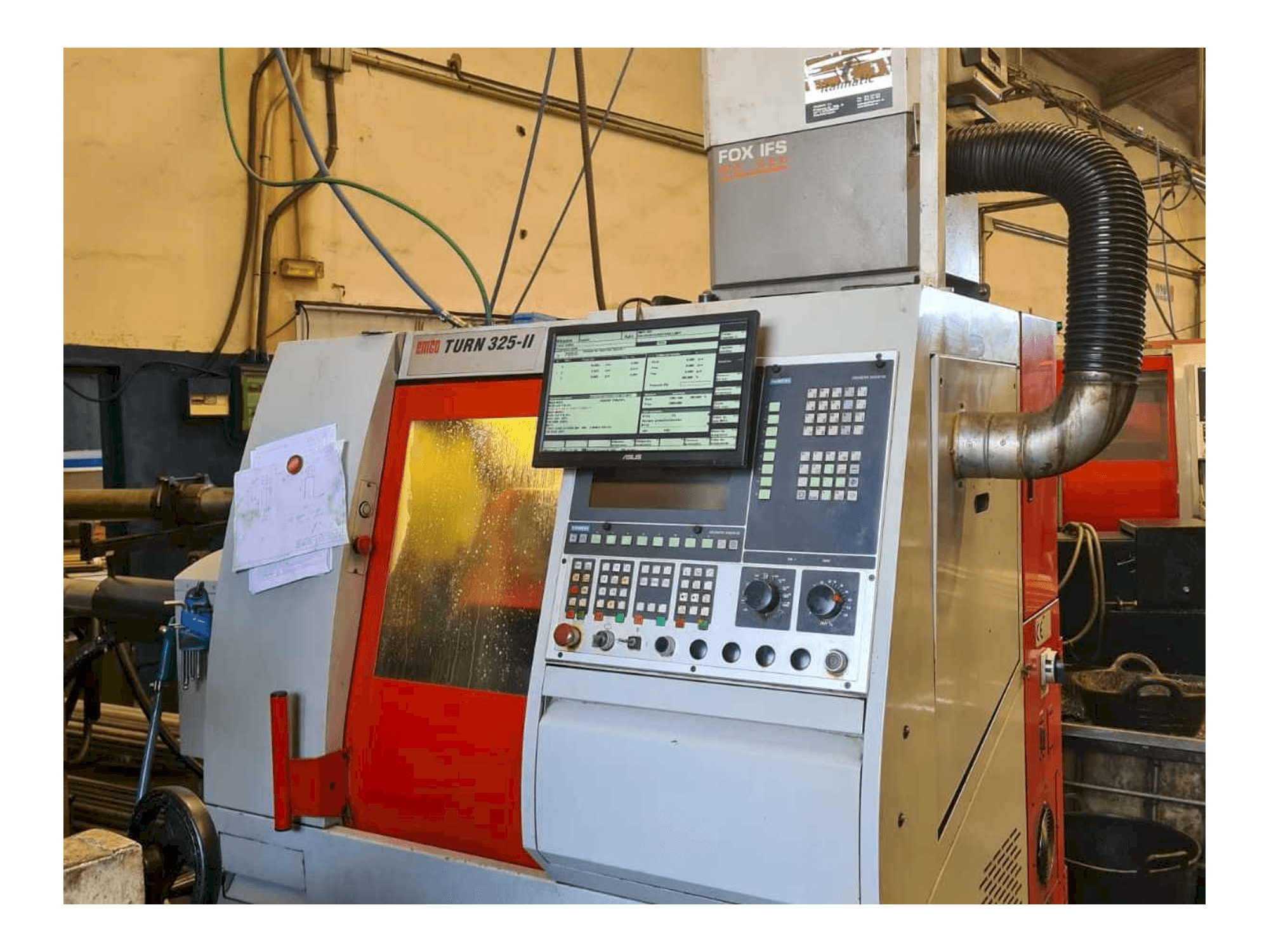 EMCO Turn 325-II-maskinen framifrån