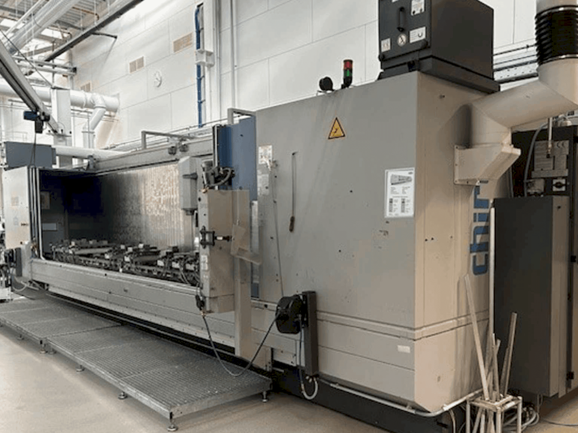 CHIRON Mill 6000 SK-maskinen framifrån
