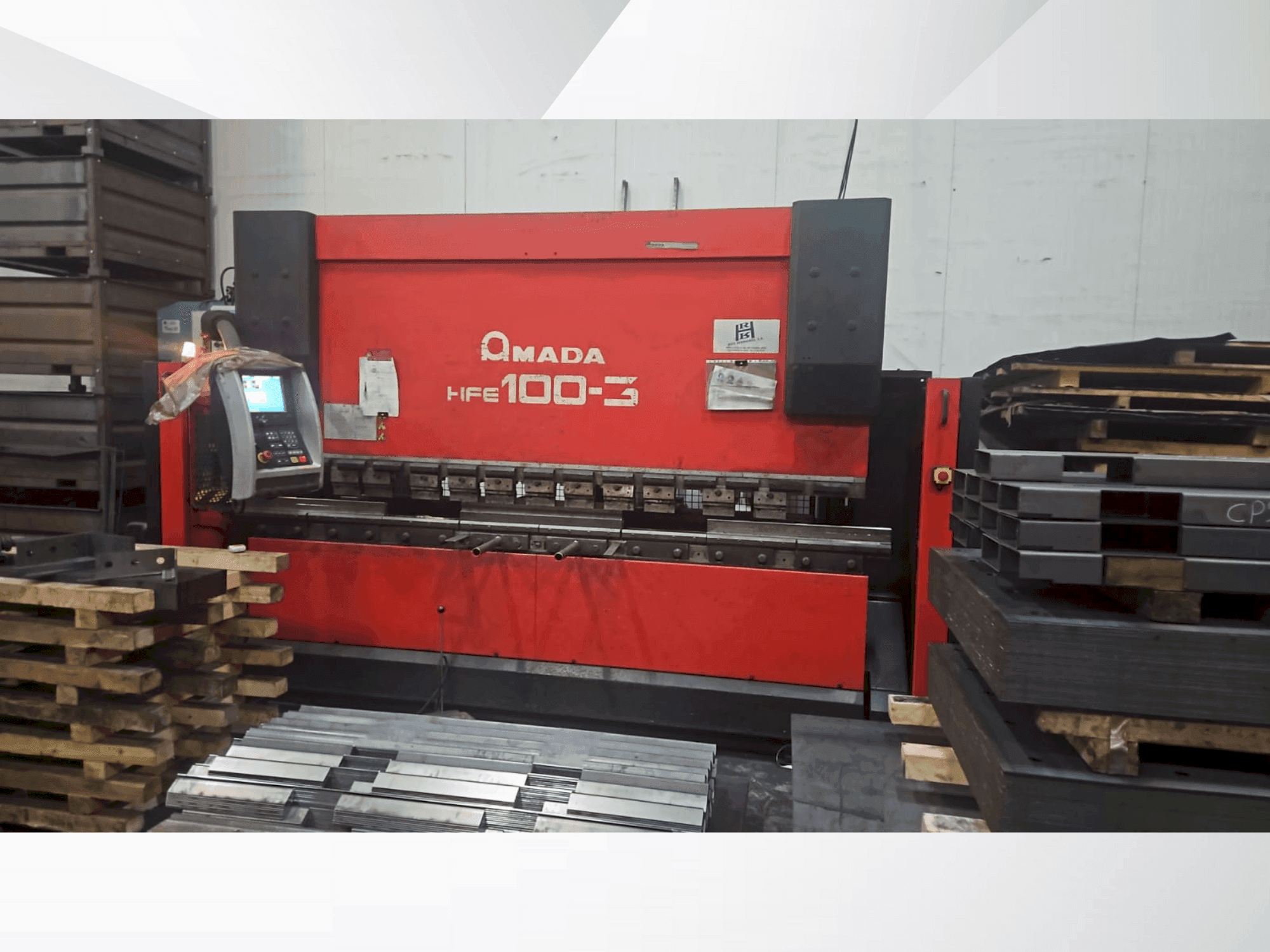 AMADA HFE 100-3-maskinen framifrån