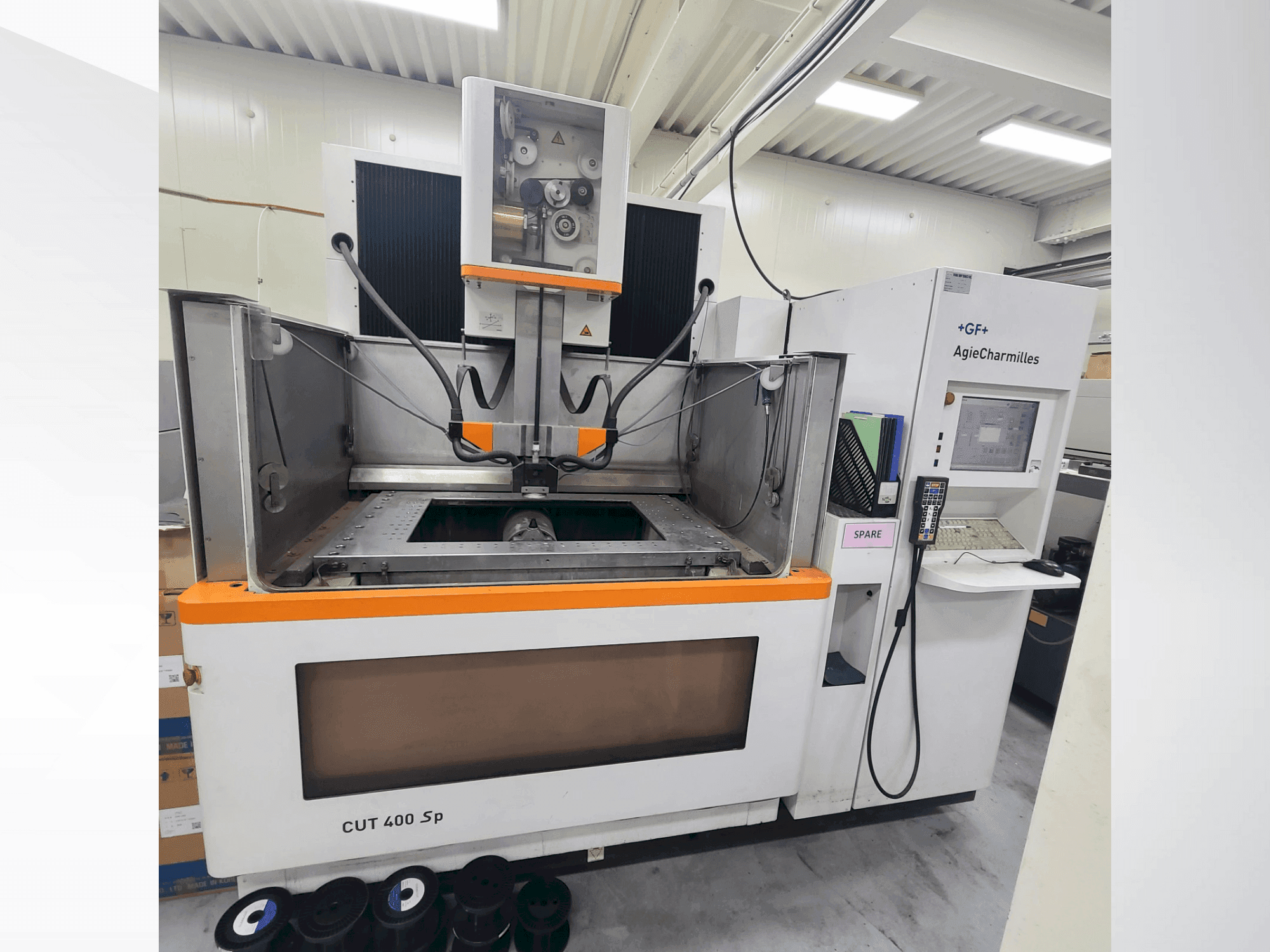 AGIE CUT 400 Sp-maskinen framifrån