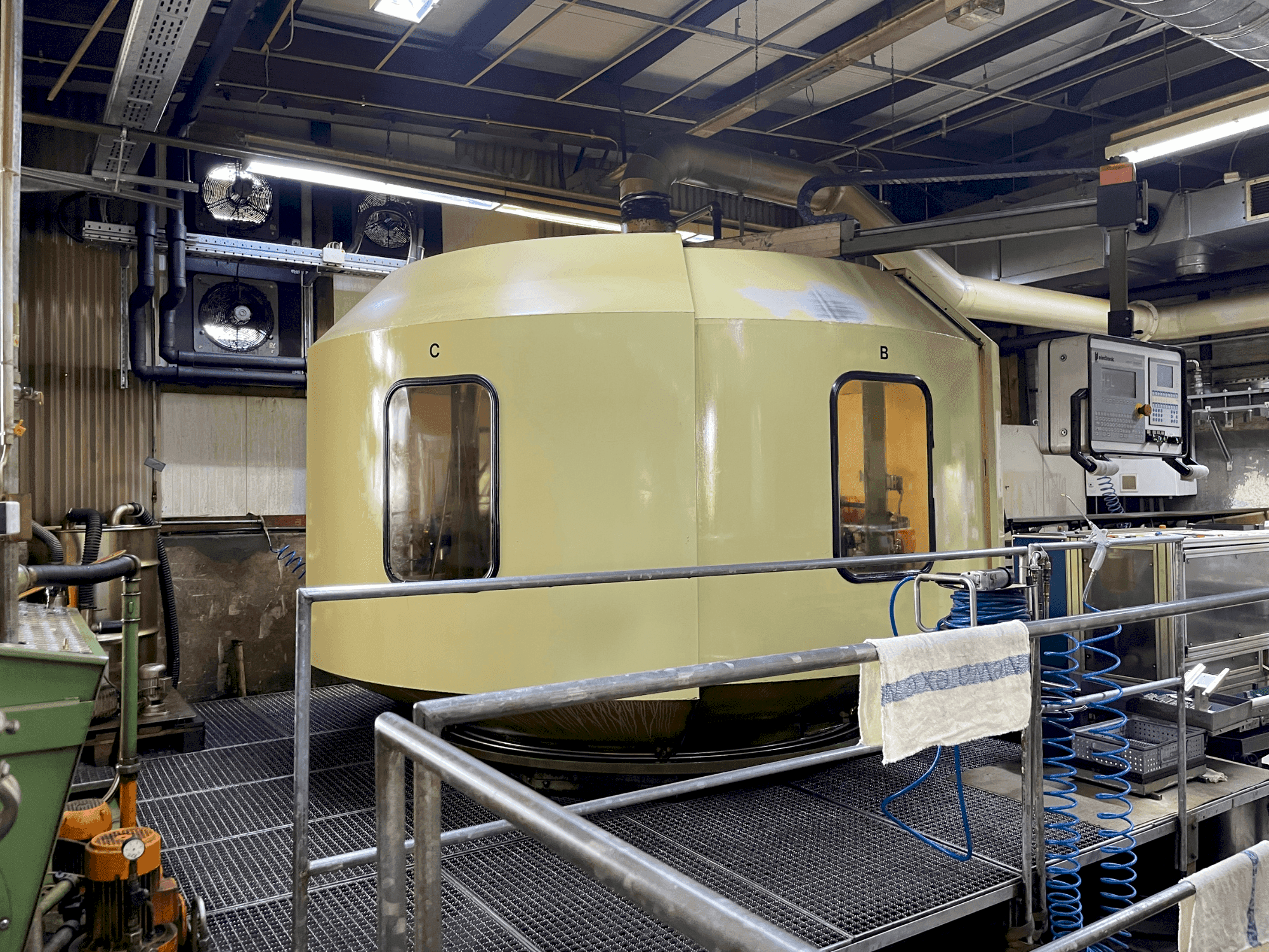 HUG RISMAT 157 G-16 F48-maskinen framifrån