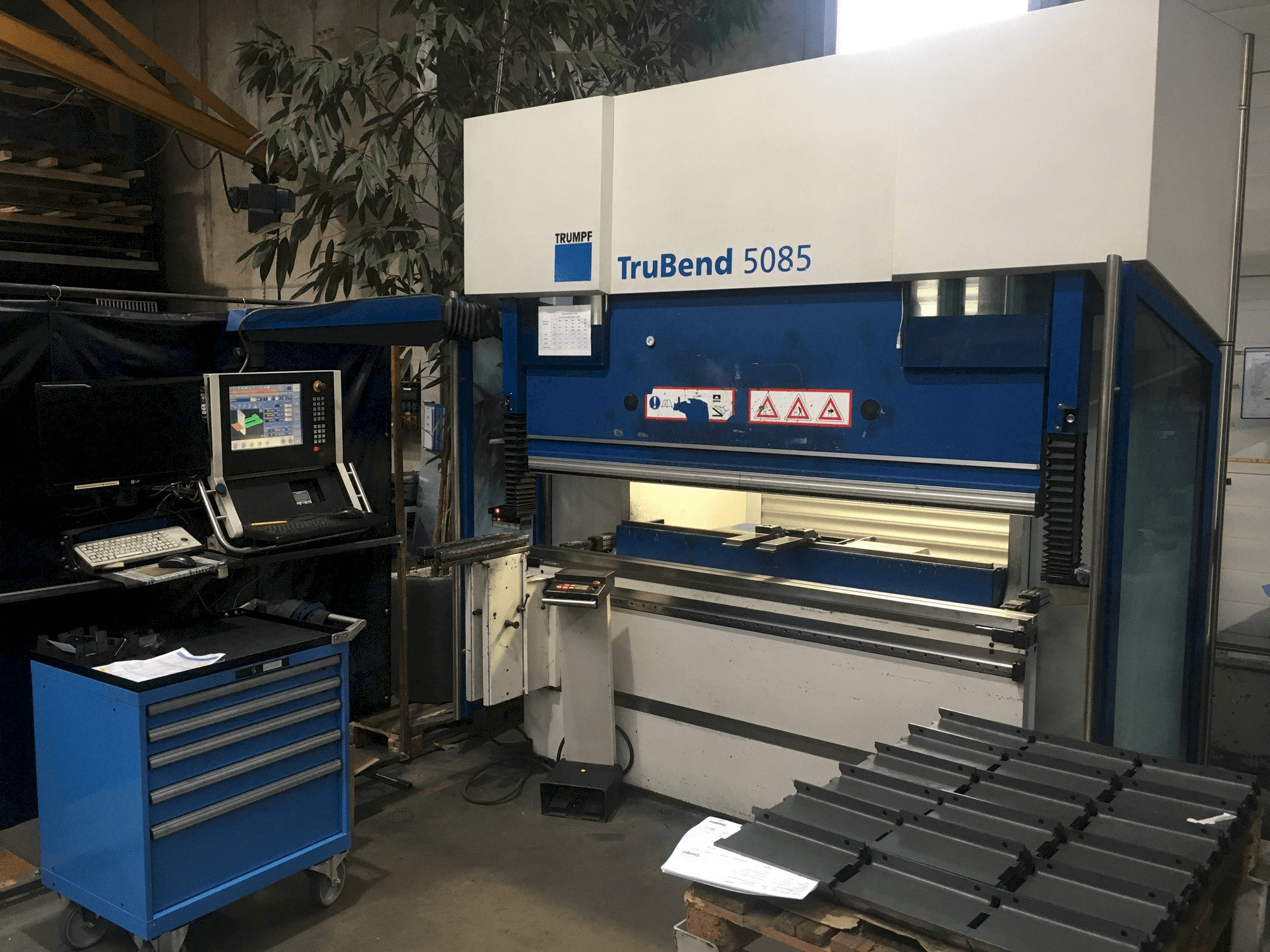 Trumpf TruBend 5085X-maskinen sedd från höger