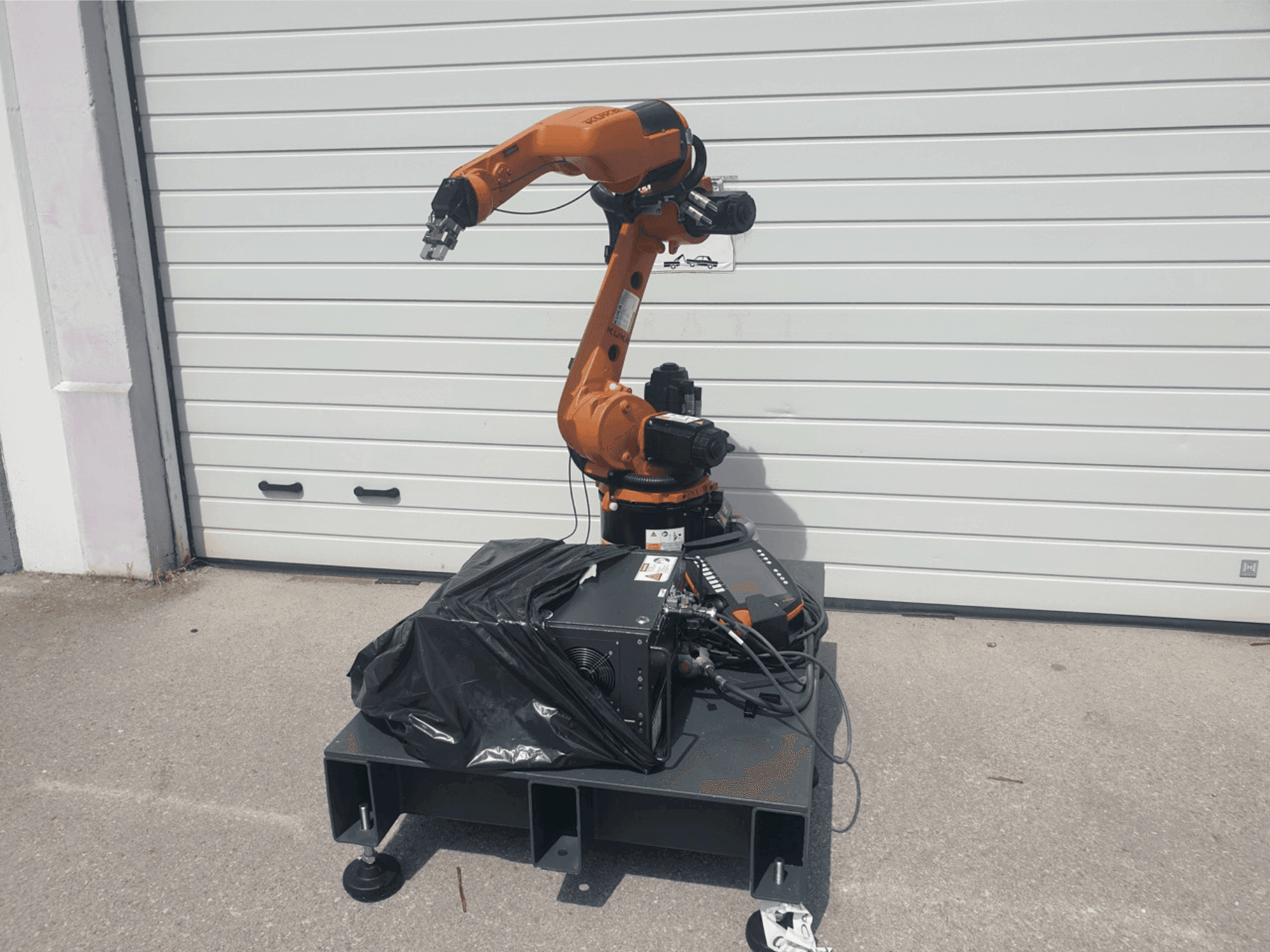KUKA KR 8 R1420-maskinen framifrån