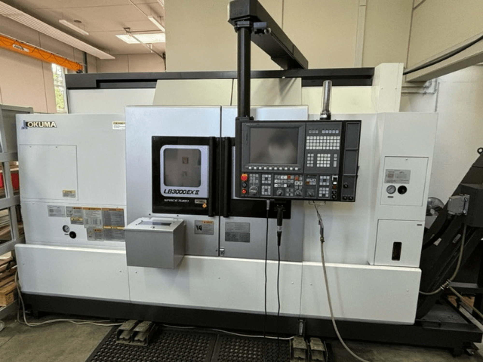 Okuma LB 3000 EXII horisontell svarv, frontvy som visar kontrollpanel och driftsfunktioner.