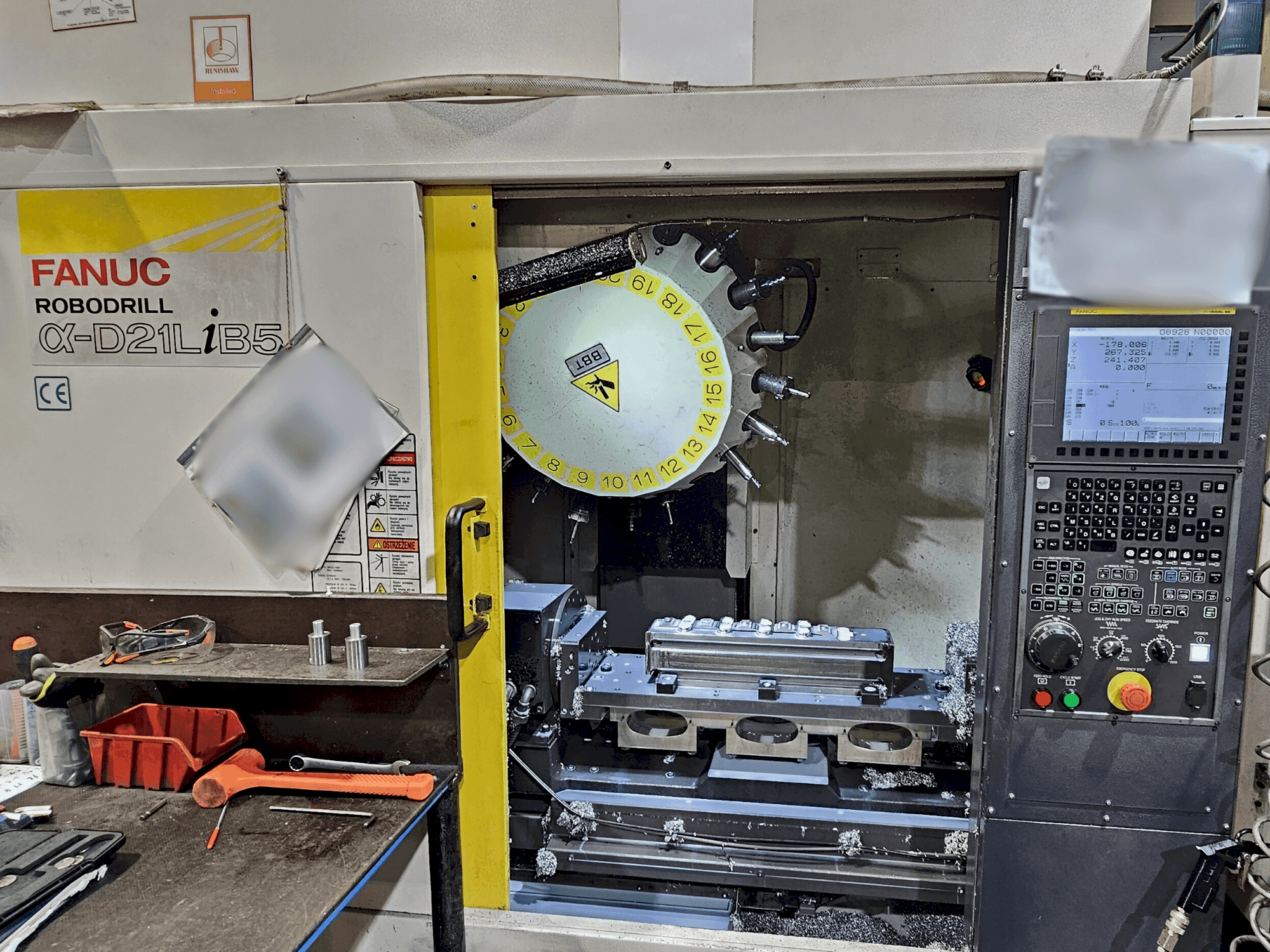 FANUC Robodrill α-D21L iB 5-maskinen framifrån