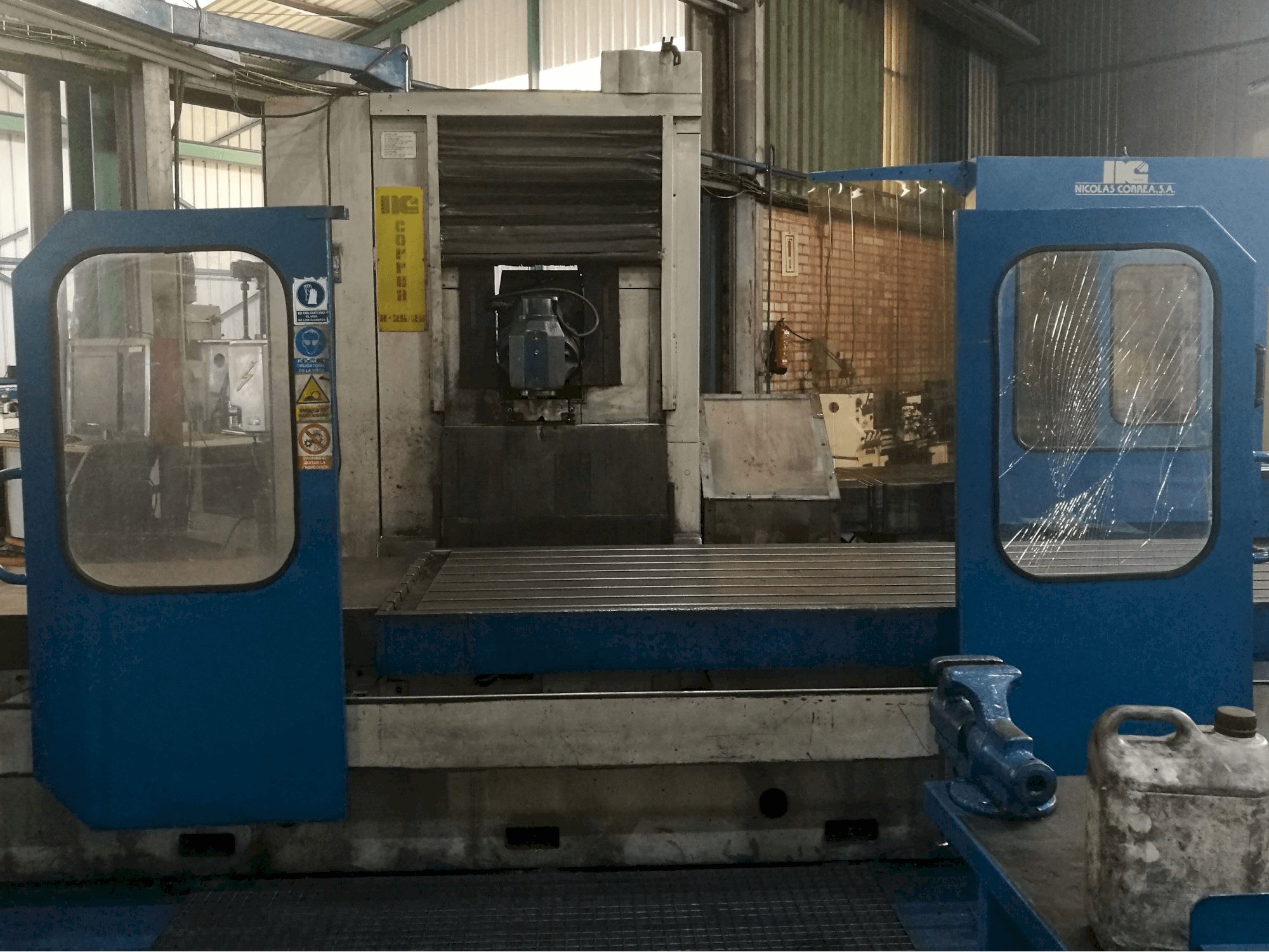 Correa-maskinen framifrånA25-25