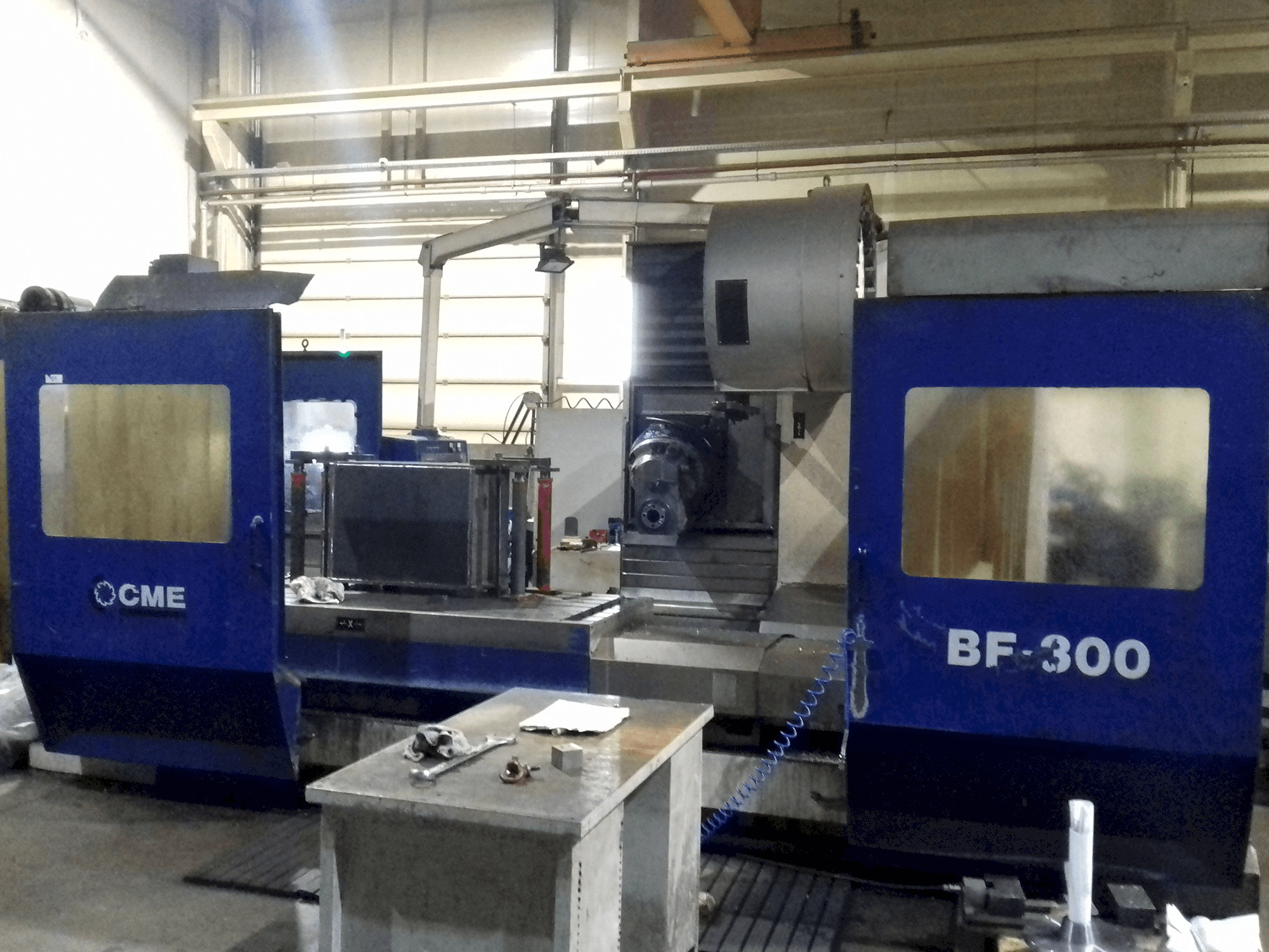 CME-maskinen framifrånBF-300