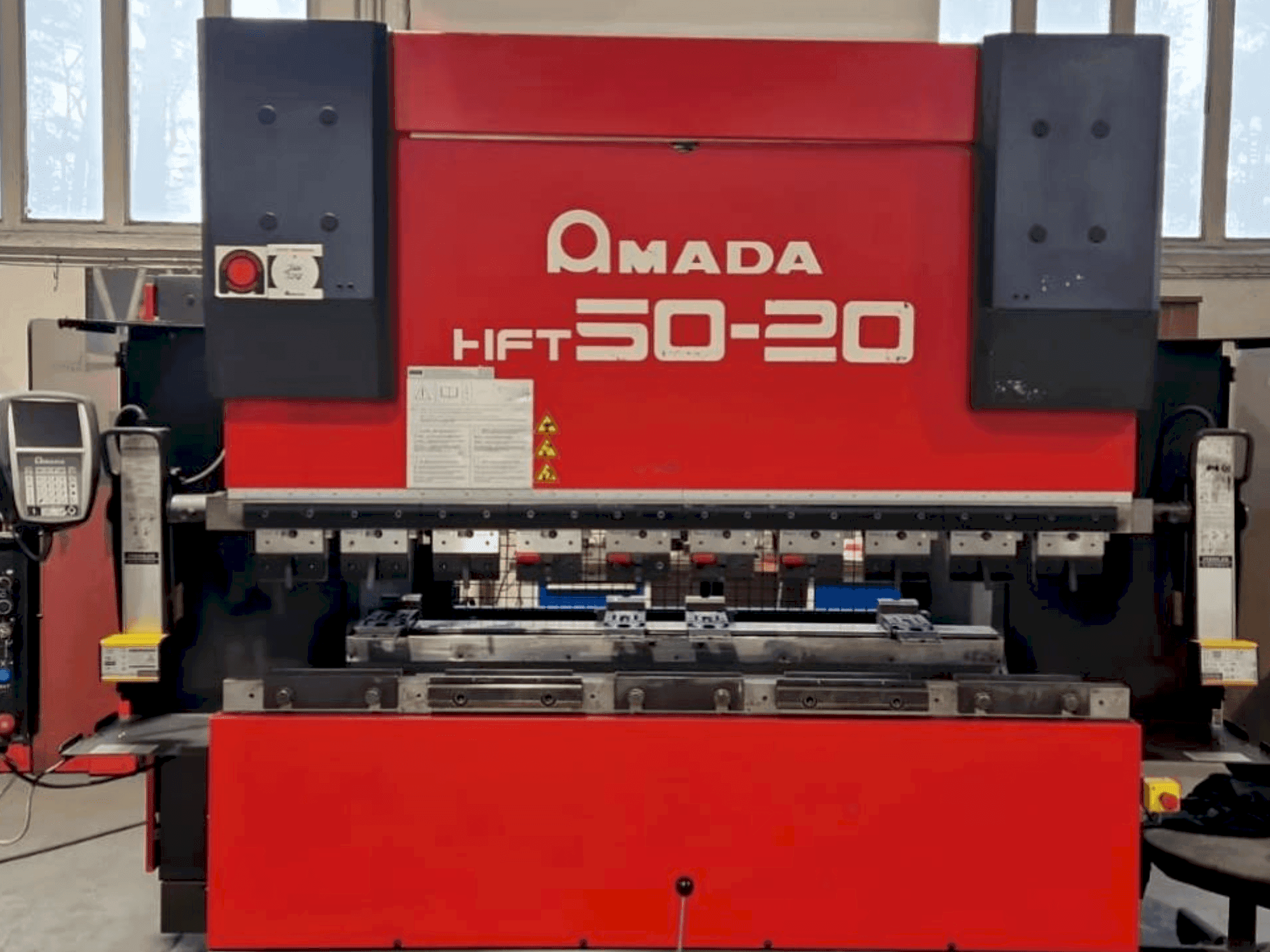 AMADA HFT 50-20-maskinen framifrån