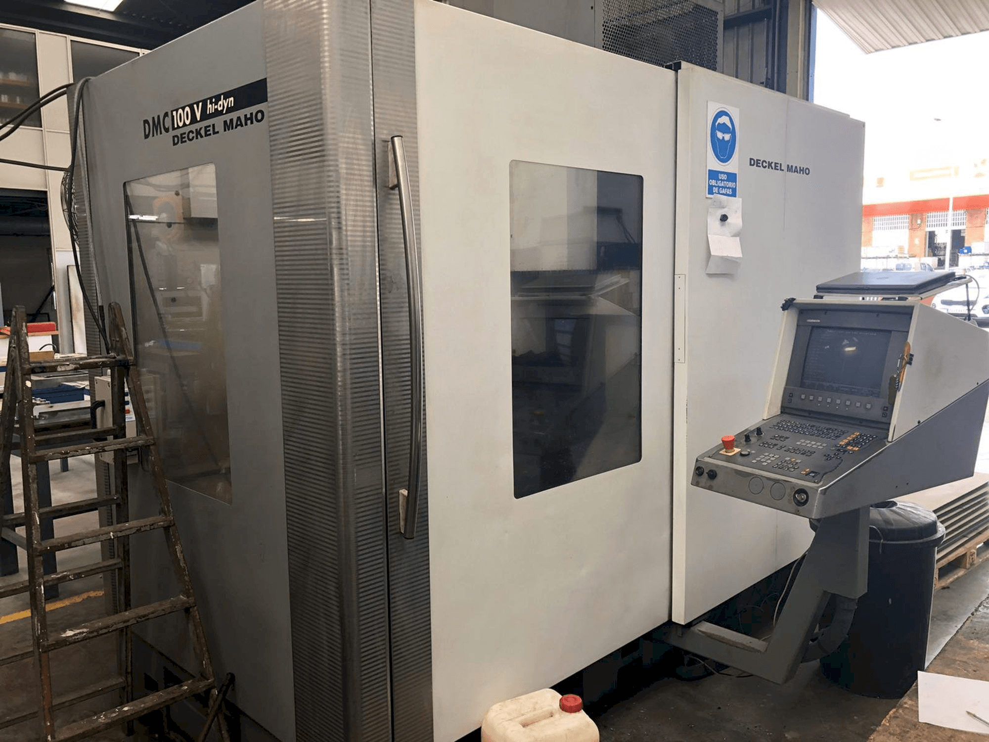 DECKEL MAHO DMC 100 V Hi-dyn-maskinen framifrån