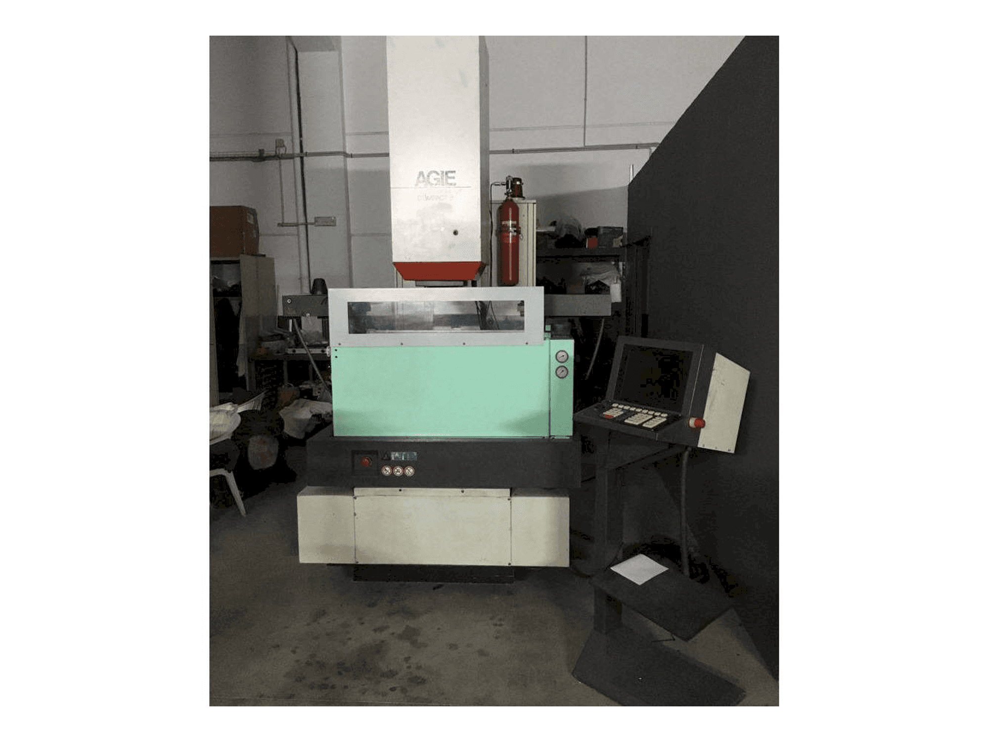 AGIE Agietron Compact 3-maskinen framifrån