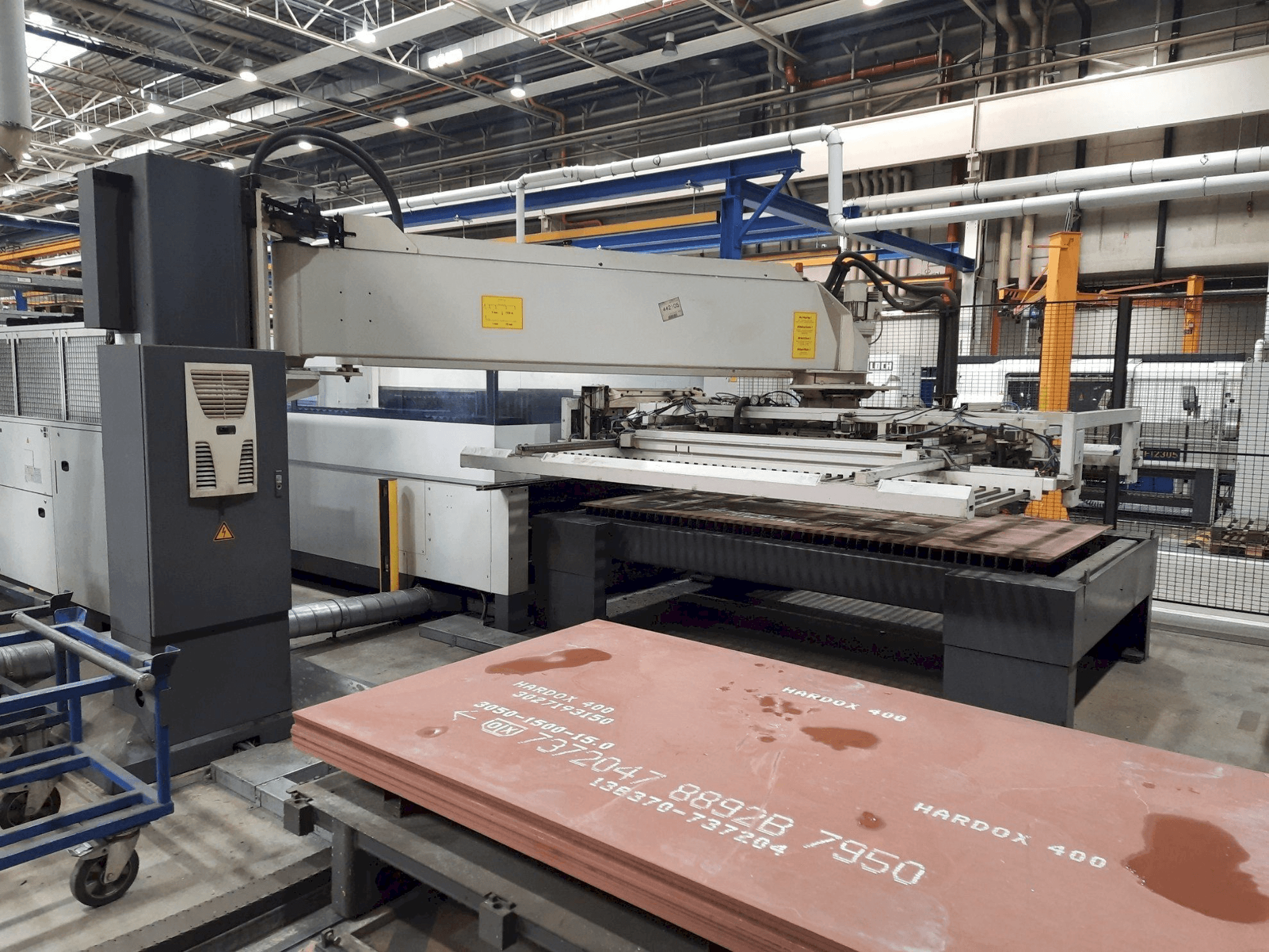 Trumpf L3030-maskinen sedd från vänster sida