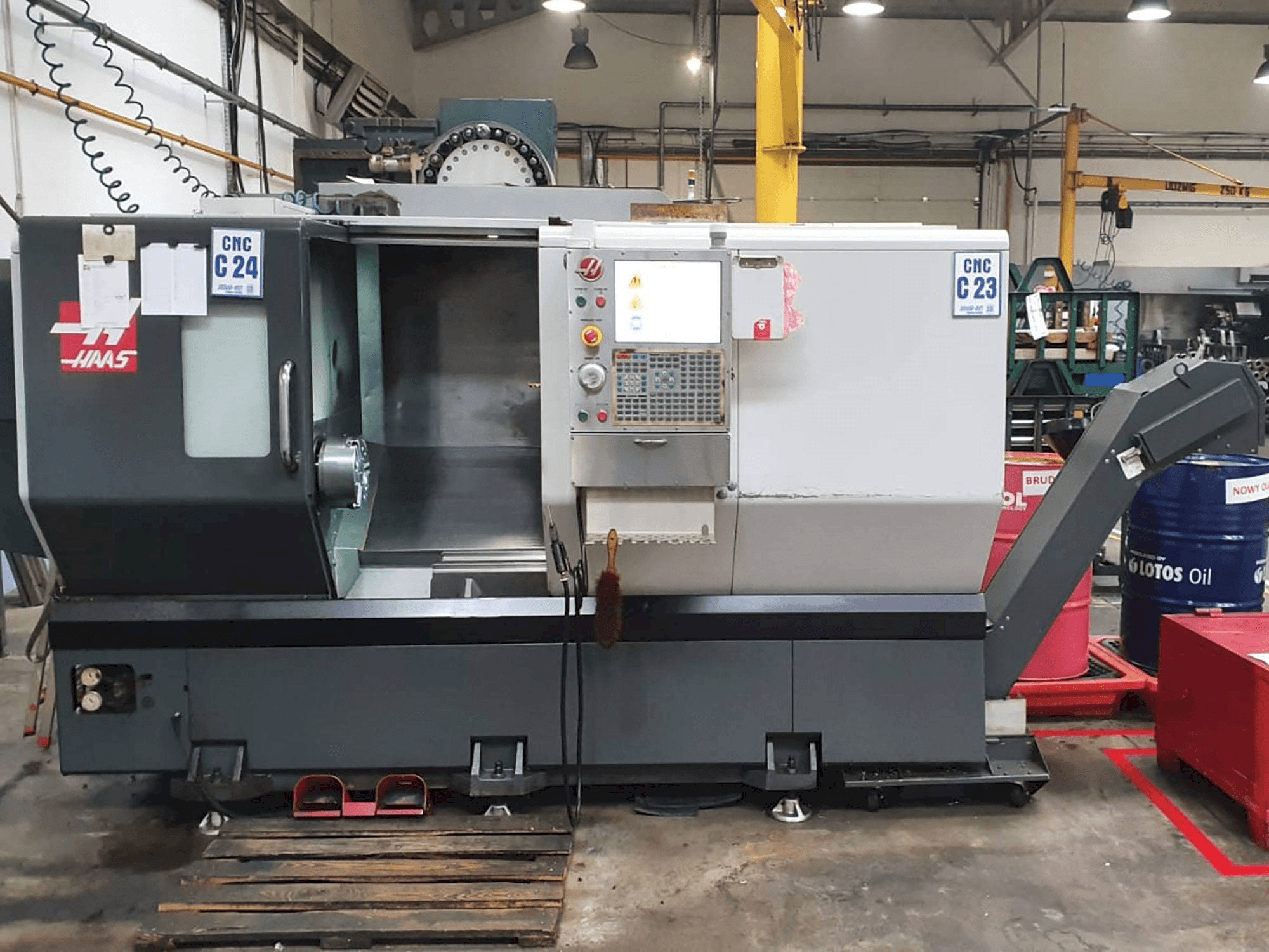HAAS ST-30-maskinen framifrån