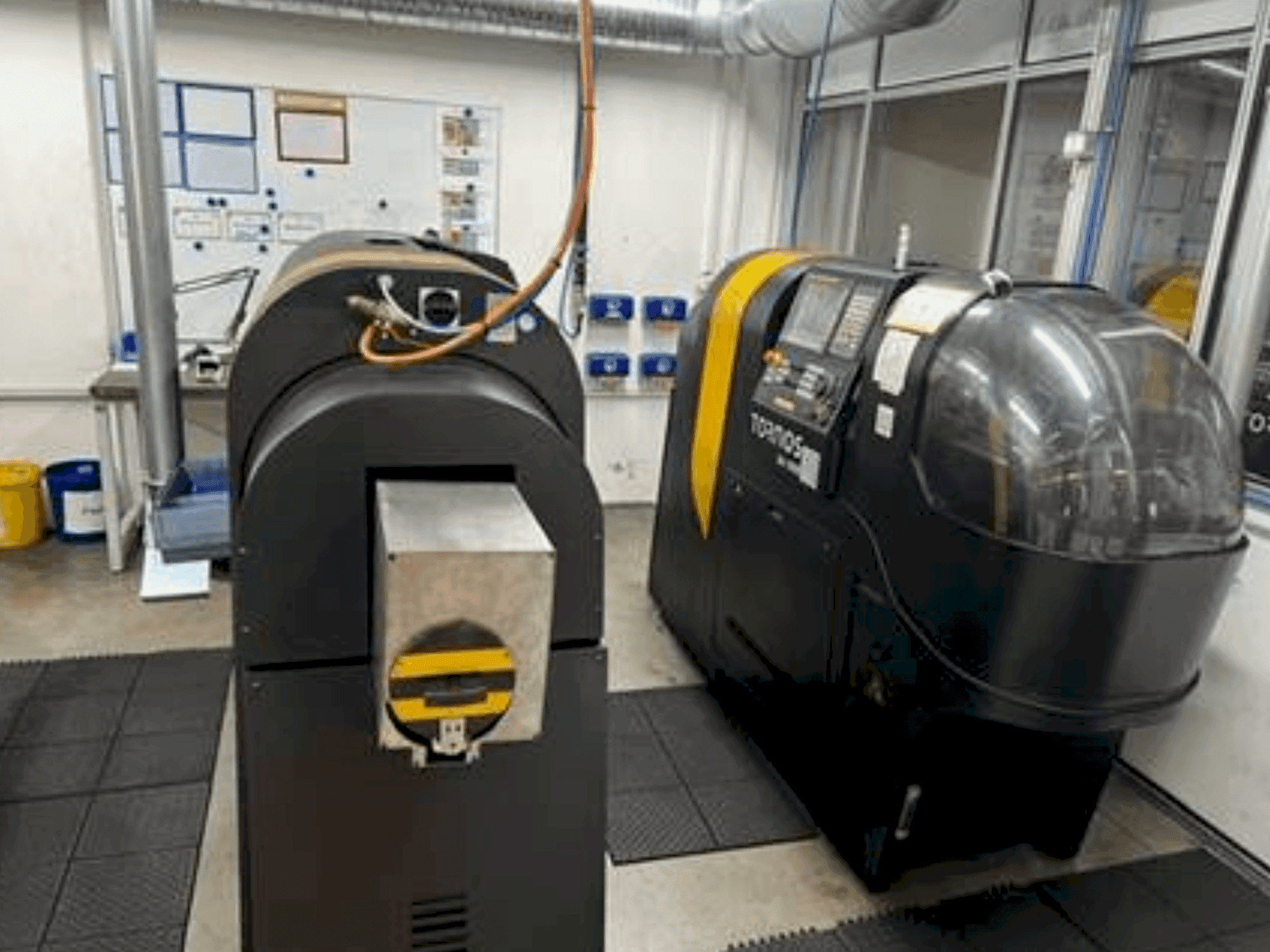 TORNOS BA 1008-maskinen framifrån