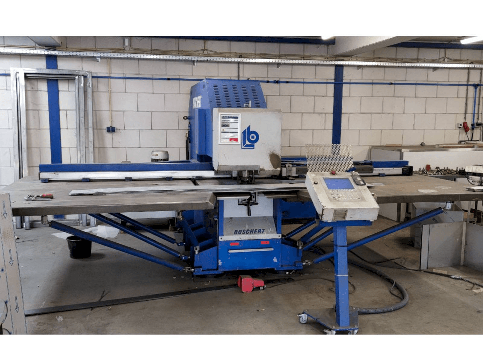 Boschert EL 1000 CNC Z-maskinen framifrån
