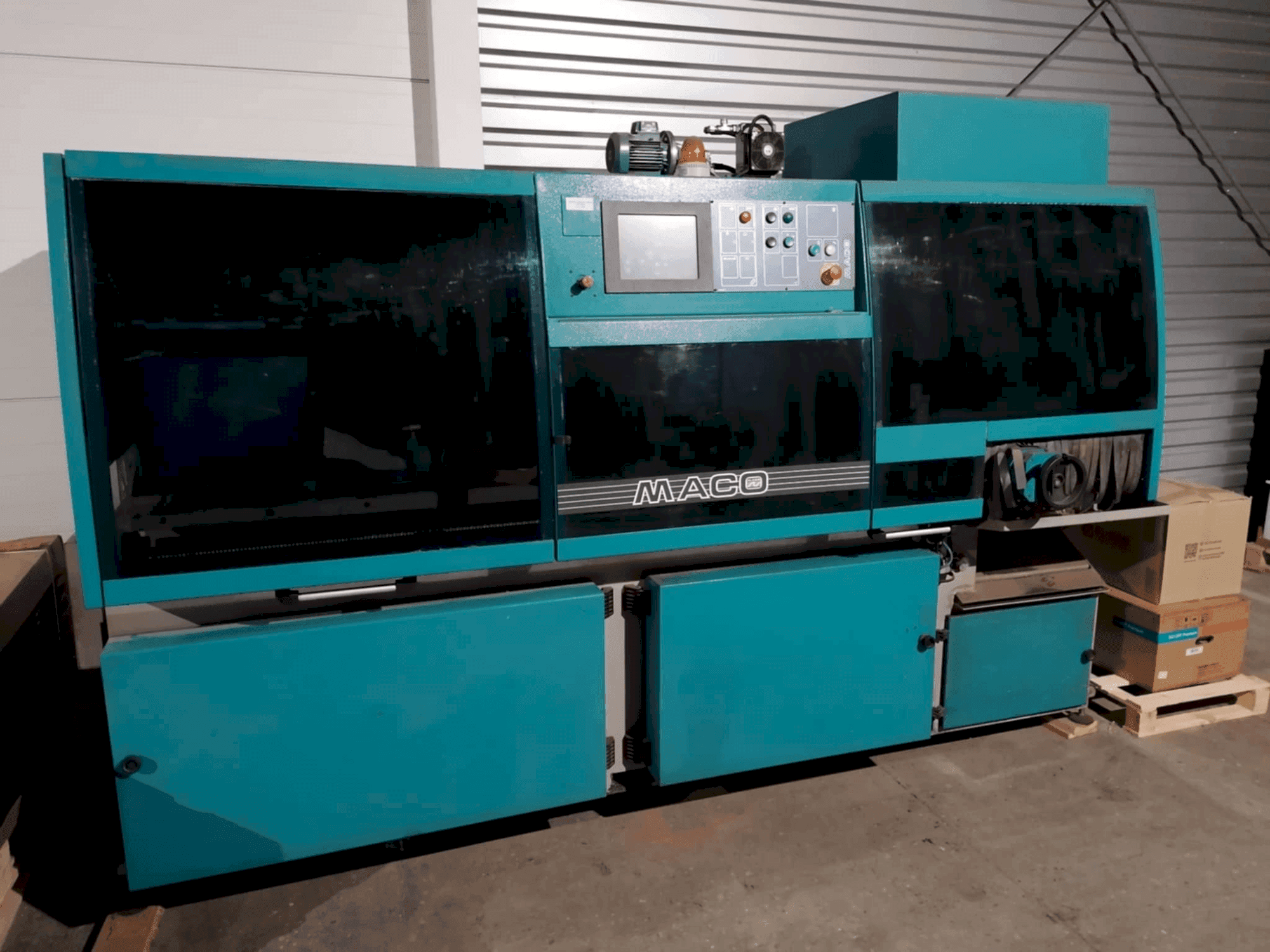 MACO VK370 AR ALU-maskinen framifrån